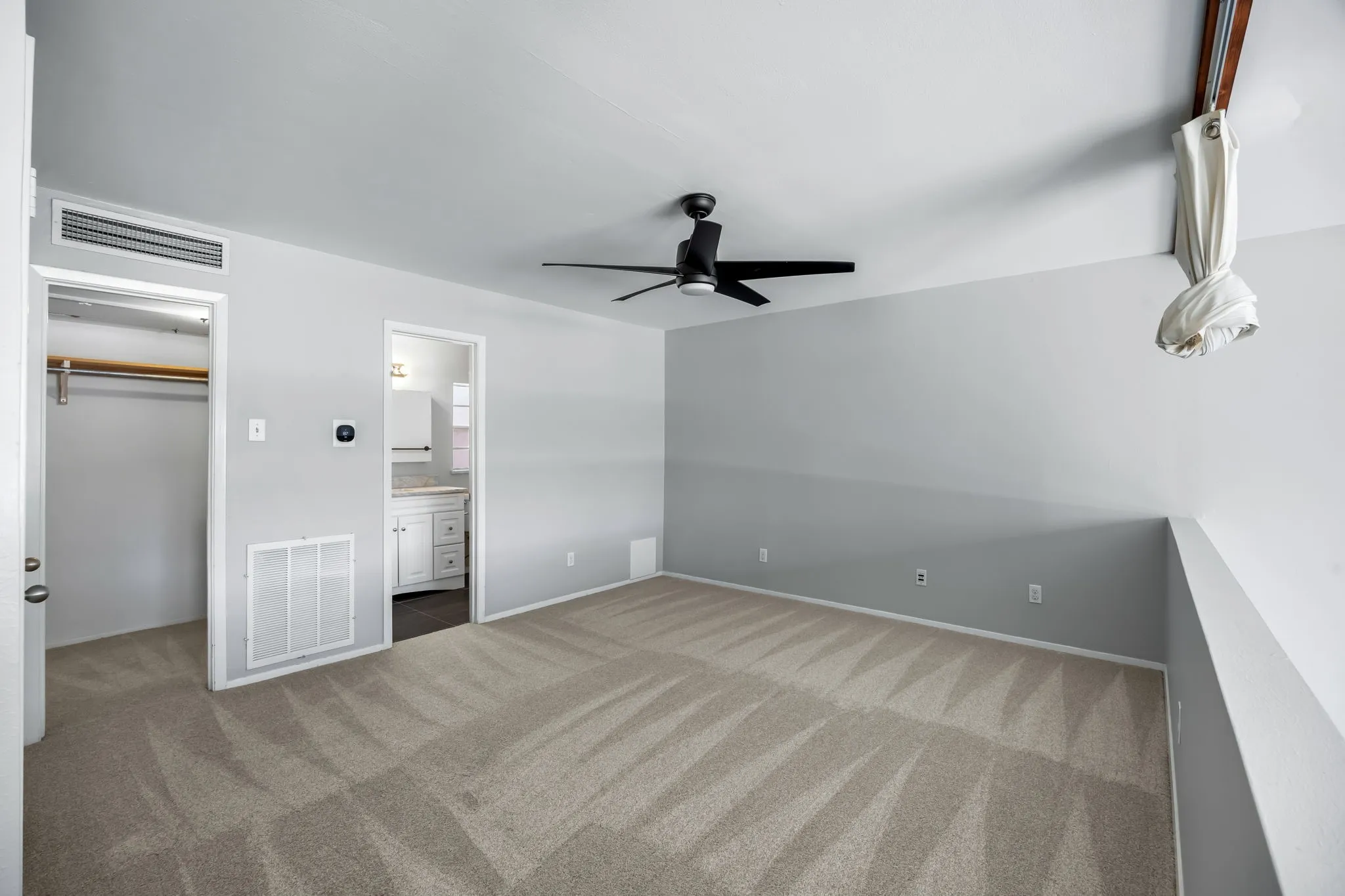 Condominium For Sale in Dallas County , 6007 E University Boulevard 132, Dallas, Texas 75206, 1 Bedroom, 2 Bathroom, Garage spaces, 974 Sqft, built in 1964, mls#21326173, Real Estate Agent in Dallas, Homes For Sale in Dallas county, Homes For Sale in Dallas, Realtor in Dallas Texas, Real Estate Brokerage Independent Realty Texas, Luminita Cordes Realtor