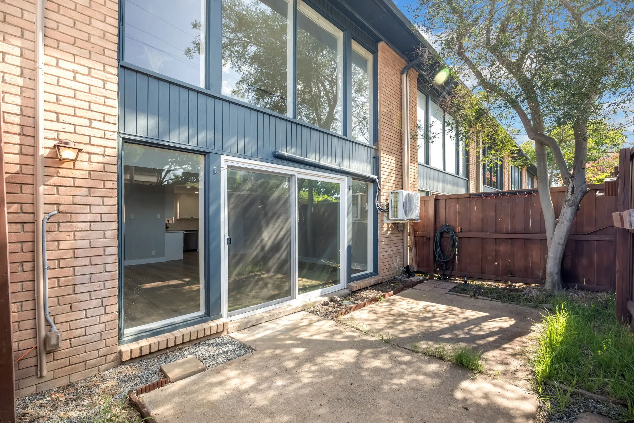 Condominium For Sale in Dallas County , 6007 E University Boulevard 132, Dallas, Texas 75206, 1 Bedroom, 2 Bathroom, Garage spaces, 974 Sqft, built in 1964, mls#21326173, Real Estate Agent in Dallas, Homes For Sale in Dallas county, Homes For Sale in Dallas, Realtor in Dallas Texas, Real Estate Brokerage Independent Realty Texas, Luminita Cordes Realtor