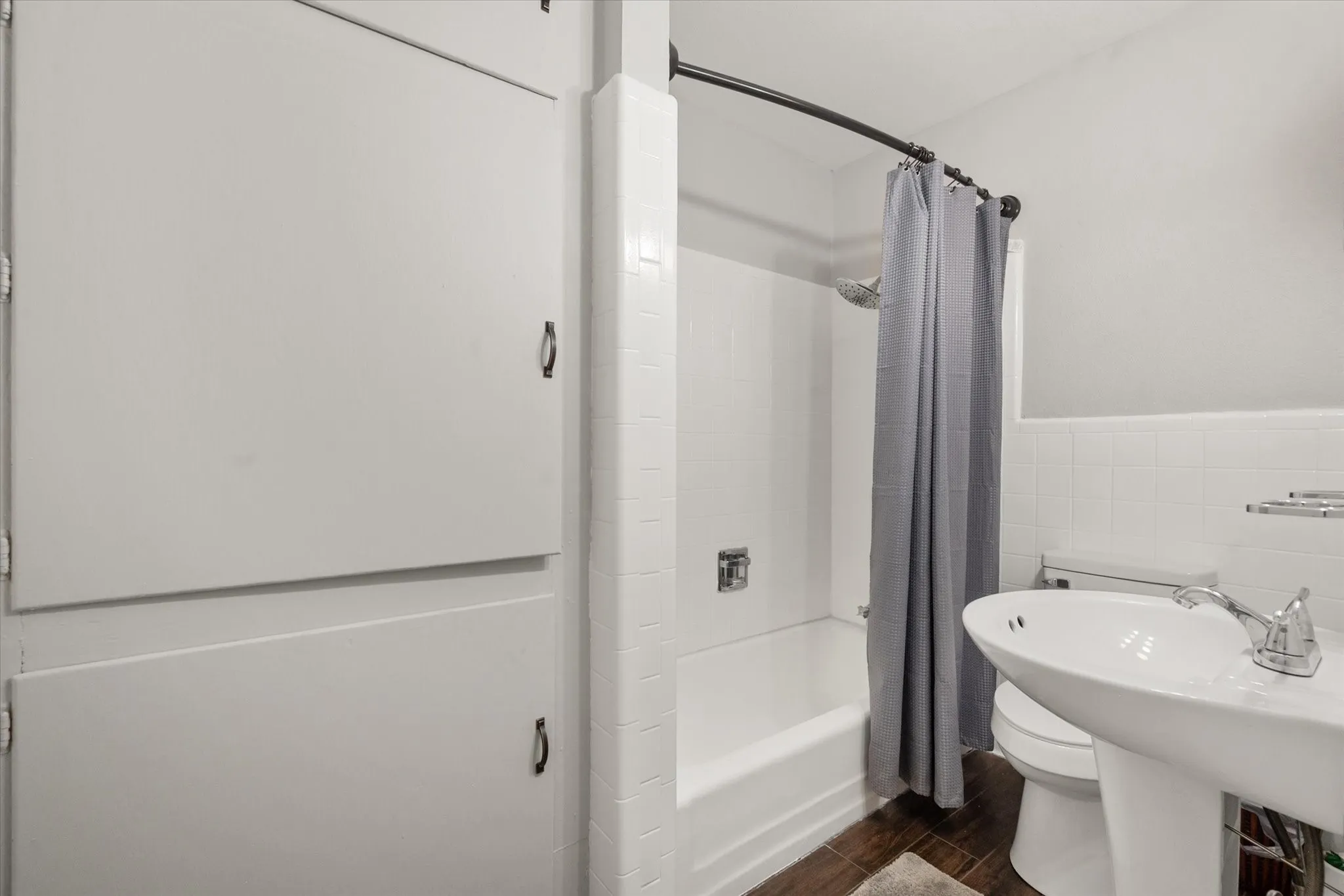 2nd bedroom ensuite bathroom
