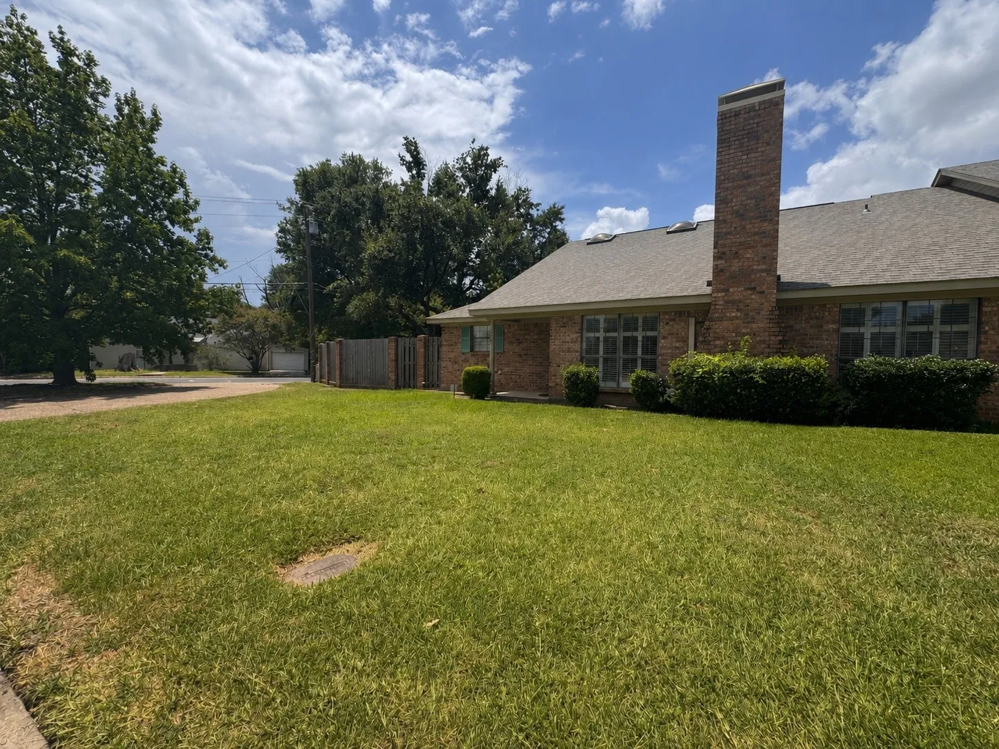 Townhouse For Sale in Navarro County , 205 Northwood Boulevard, Corsicana, Texas 75110, 2 Bedroom, 2 Bathroom, 2 Garage spaces, 2,000 Sqft, built in 1992, mls#21328556, Real Estate Agent in Corsicana, Homes For Sale in Navarro county, Homes For Sale in Corsicana, Realtor in Corsicana Texas, Real Estate Brokerage Independent Realty Texas, Luminita Cordes Realtor