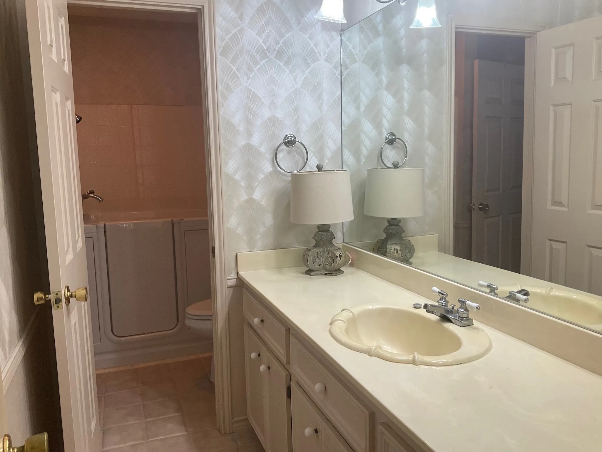 Townhouse For Sale in Navarro County , 205 Northwood Boulevard, Corsicana, Texas 75110, 2 Bedroom, 2 Bathroom, 2 Garage spaces, 2,000 Sqft, built in 1992, mls#21328556, Real Estate Agent in Corsicana, Homes For Sale in Navarro county, Homes For Sale in Corsicana, Realtor in Corsicana Texas, Real Estate Brokerage Independent Realty Texas, Luminita Cordes Realtor