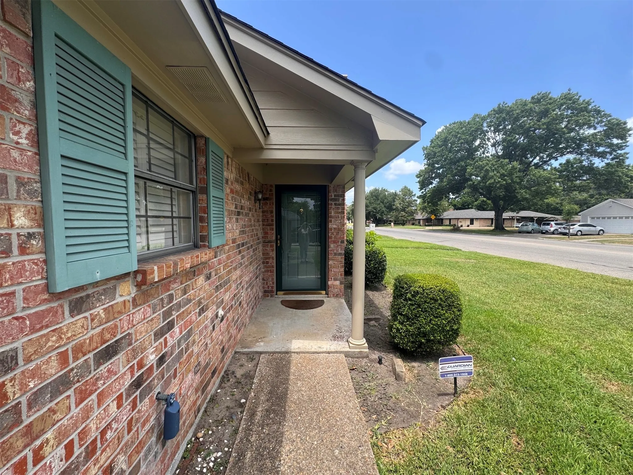 Townhouse For Sale in Navarro County , 205 Northwood Boulevard, Corsicana, Texas 75110, 2 Bedroom, 2 Bathroom, 2 Garage spaces, 2,000 Sqft, built in 1992, mls#21328556, Real Estate Agent in Corsicana, Homes For Sale in Navarro county, Homes For Sale in Corsicana, Realtor in Corsicana Texas, Real Estate Brokerage Independent Realty Texas, Luminita Cordes Realtor