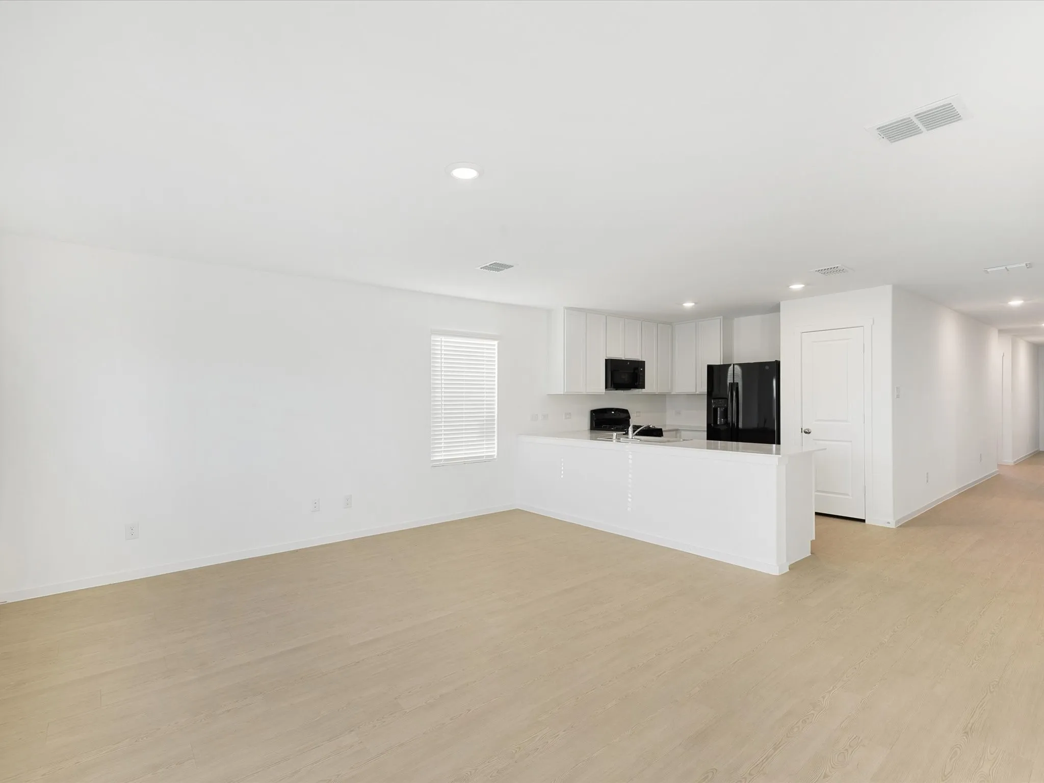 Single Family Residence For Rent in Collin County , 1621 Baugh Street, Mc Kinney, Texas 75071, 4 Bedroom, 2 Bathroom, 2 Garage spaces, 1,707 Sqft, built in 2025, mls#21329106, Real Estate Agent in Mc Kinney, Homes For Rent in Collin county, Homes For Rent in Mc Kinney, Realtor in Mc Kinney Texas, Real Estate Brokerage Independent Realty Texas, Luminita Cordes Realtor