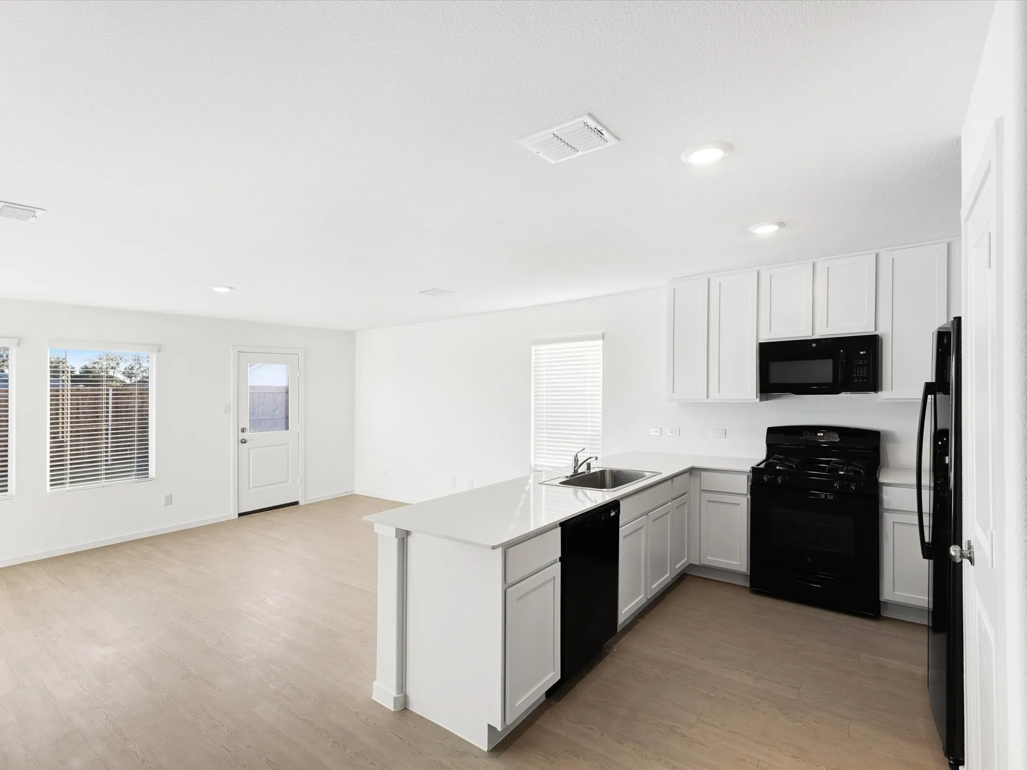 Single Family Residence For Rent in Collin County , 1621 Baugh Street, Mc Kinney, Texas 75071, 4 Bedroom, 2 Bathroom, 2 Garage spaces, 1,707 Sqft, built in 2025, mls#21329106, Real Estate Agent in Mc Kinney, Homes For Rent in Collin county, Homes For Rent in Mc Kinney, Realtor in Mc Kinney Texas, Real Estate Brokerage Independent Realty Texas, Luminita Cordes Realtor
