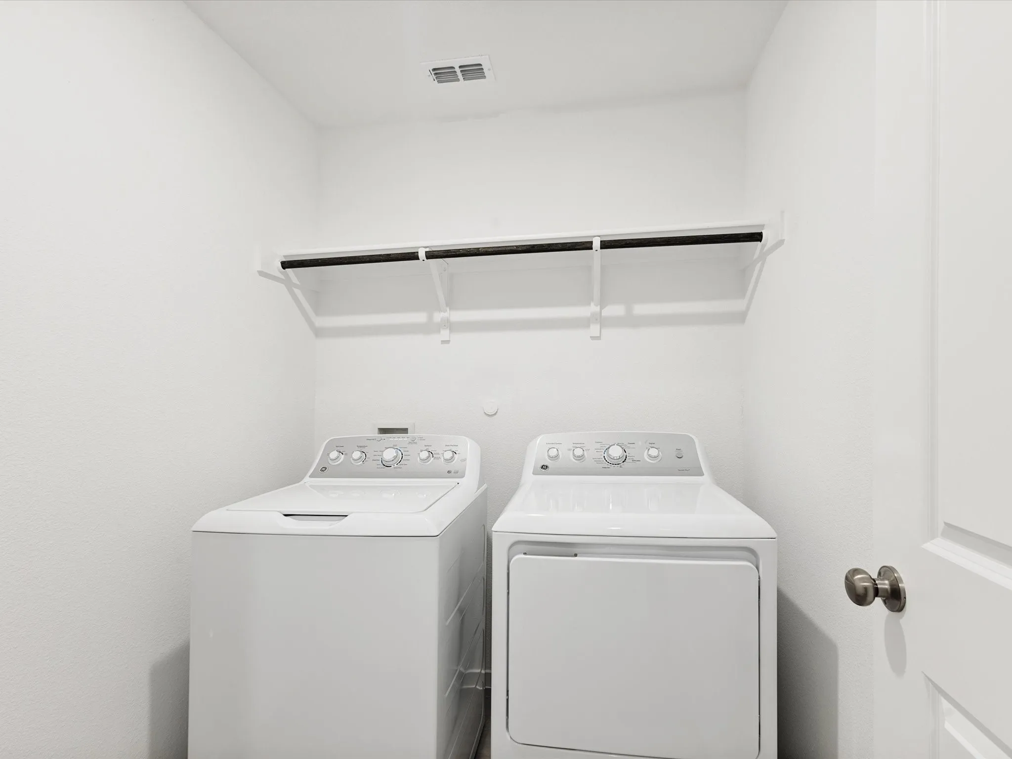 Single Family Residence For Rent in Collin County , 1621 Baugh Street, Mc Kinney, Texas 75071, 4 Bedroom, 2 Bathroom, 2 Garage spaces, 1,707 Sqft, built in 2025, mls#21329106, Real Estate Agent in Mc Kinney, Homes For Rent in Collin county, Homes For Rent in Mc Kinney, Realtor in Mc Kinney Texas, Real Estate Brokerage Independent Realty Texas, Luminita Cordes Realtor