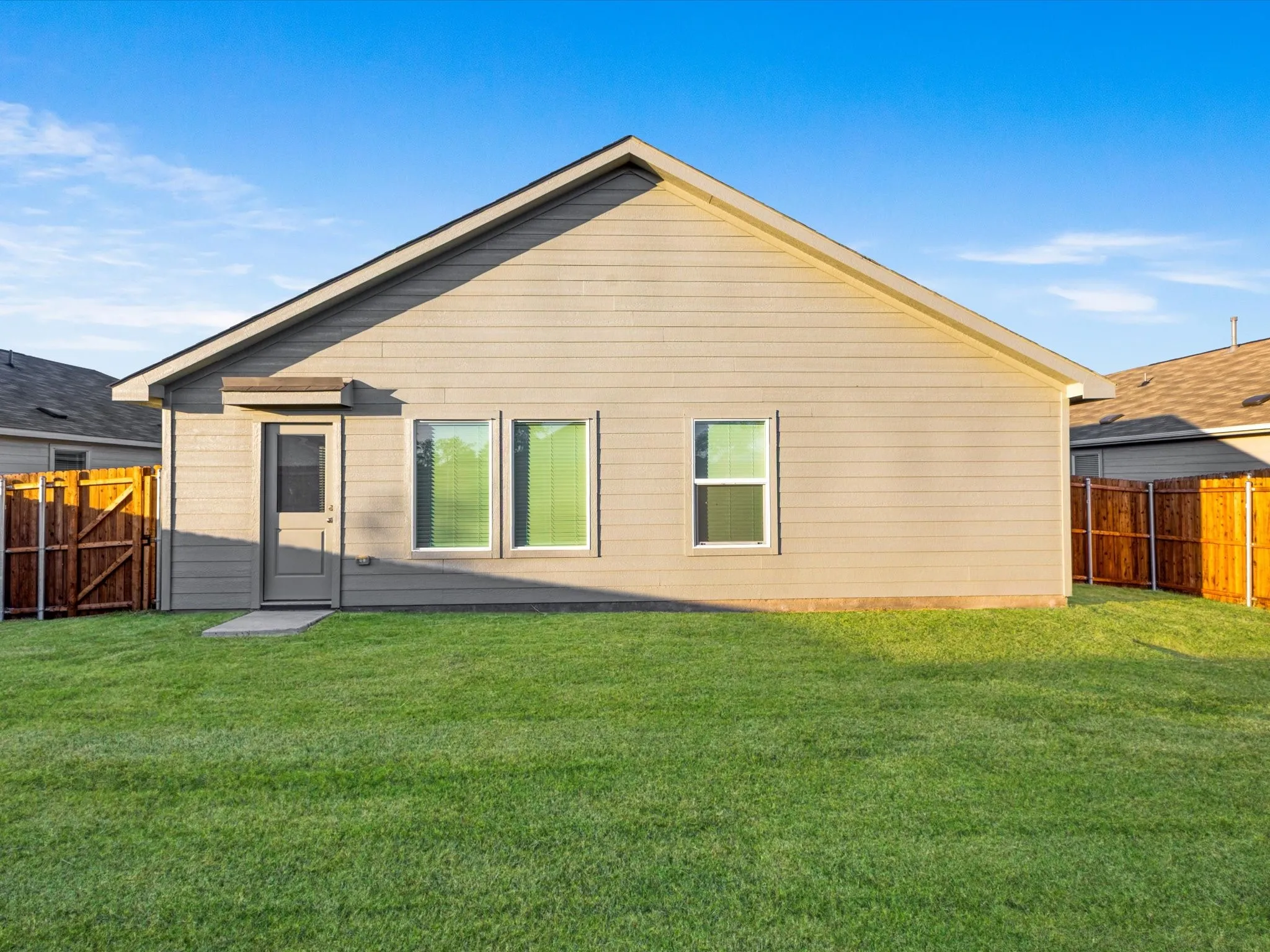 Single Family Residence For Rent in Collin County , 1621 Baugh Street, Mc Kinney, Texas 75071, 4 Bedroom, 2 Bathroom, 2 Garage spaces, 1,707 Sqft, built in 2025, mls#21329106, Real Estate Agent in Mc Kinney, Homes For Rent in Collin county, Homes For Rent in Mc Kinney, Realtor in Mc Kinney Texas, Real Estate Brokerage Independent Realty Texas, Luminita Cordes Realtor
