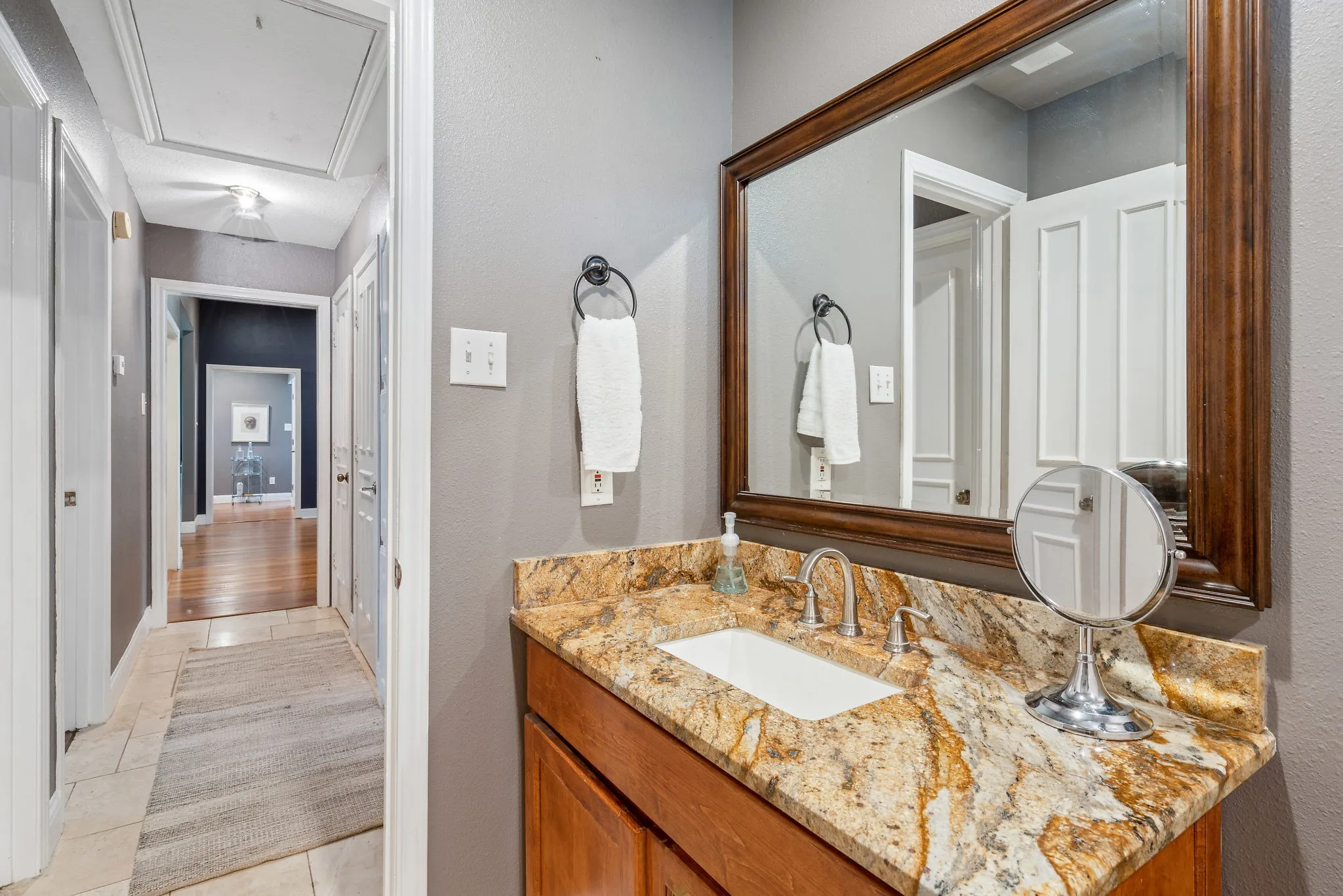 Single Family Residence For Rent in Tarrant County , 2413 Taylor Street, Southlake, Texas 76092, 4 Bedroom, 3 Bathroom, 2 Garage spaces, 3,166 Sqft, built in 1984, mls#21328828, Real Estate Agent in Southlake, Homes For Rent in Tarrant county, Homes For Rent in Southlake, Realtor in Southlake Texas, Real Estate Brokerage Independent Realty Texas, Luminita Cordes Realtor