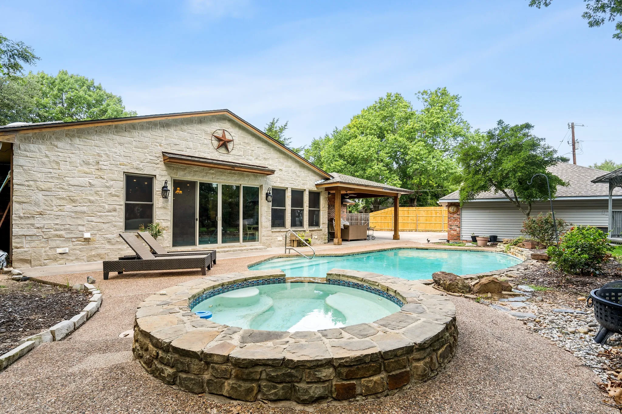 Single Family Residence For Rent in Tarrant County , 2413 Taylor Street, Southlake, Texas 76092, 4 Bedroom, 3 Bathroom, 2 Garage spaces, 3,166 Sqft, built in 1984, mls#21328828, Real Estate Agent in Southlake, Homes For Rent in Tarrant county, Homes For Rent in Southlake, Realtor in Southlake Texas, Real Estate Brokerage Independent Realty Texas, Luminita Cordes Realtor