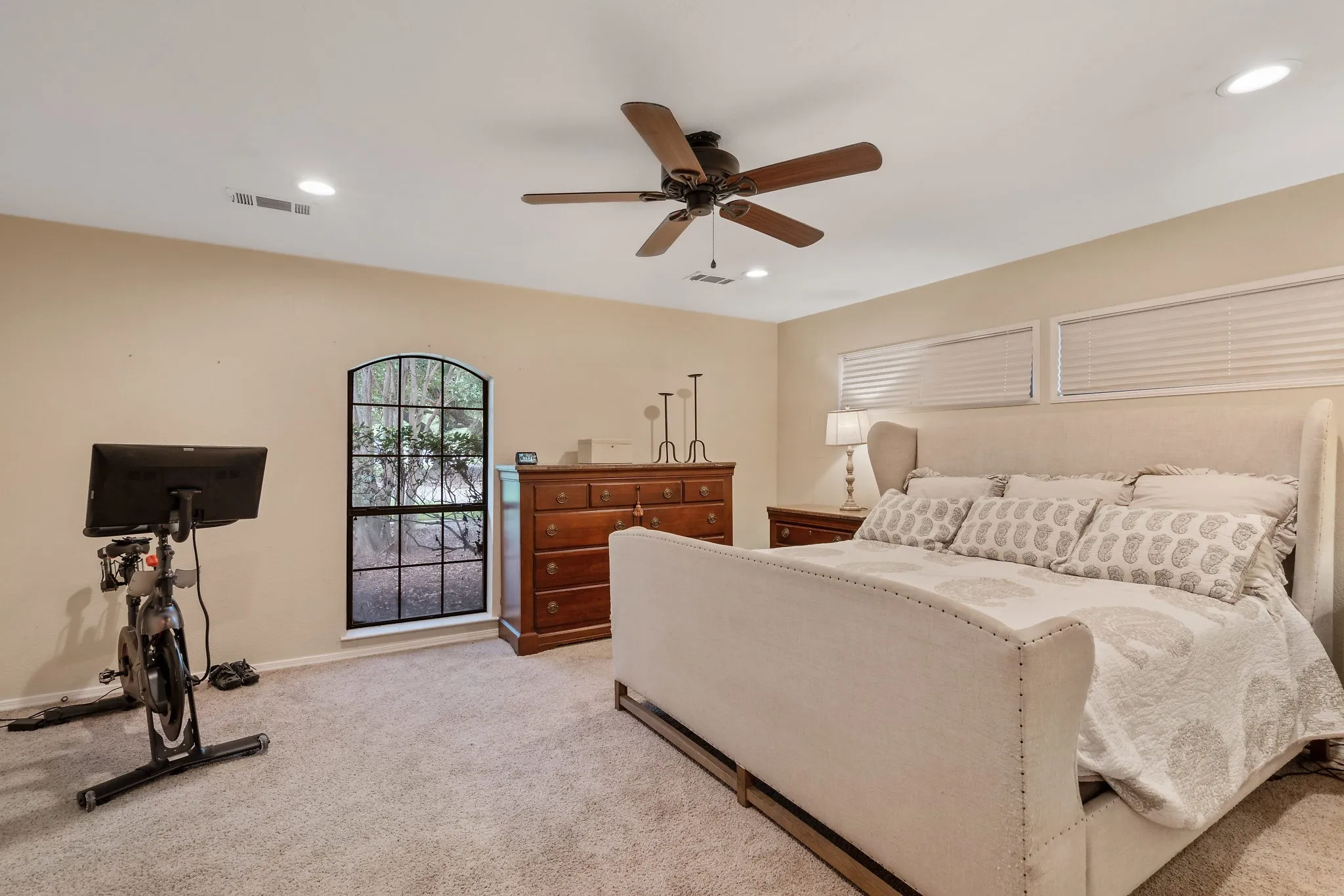 Single Family Residence For Rent in Tarrant County , 2413 Taylor Street, Southlake, Texas 76092, 4 Bedroom, 3 Bathroom, 2 Garage spaces, 3,166 Sqft, built in 1984, mls#21328828, Real Estate Agent in Southlake, Homes For Rent in Tarrant county, Homes For Rent in Southlake, Realtor in Southlake Texas, Real Estate Brokerage Independent Realty Texas, Luminita Cordes Realtor