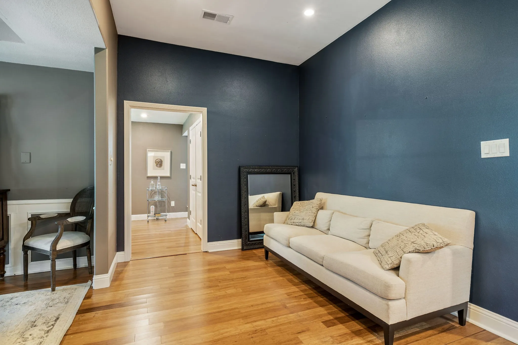 Single Family Residence For Rent in Tarrant County , 2413 Taylor Street, Southlake, Texas 76092, 4 Bedroom, 3 Bathroom, 2 Garage spaces, 3,166 Sqft, built in 1984, mls#21328828, Real Estate Agent in Southlake, Homes For Rent in Tarrant county, Homes For Rent in Southlake, Realtor in Southlake Texas, Real Estate Brokerage Independent Realty Texas, Luminita Cordes Realtor