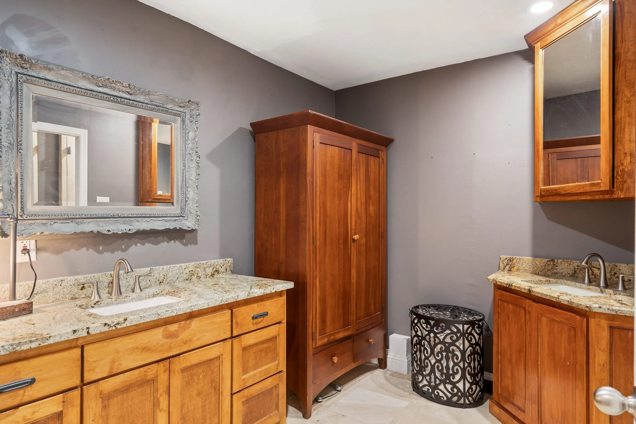Single Family Residence For Rent in Tarrant County , 2413 Taylor Street, Southlake, Texas 76092, 4 Bedroom, 3 Bathroom, 2 Garage spaces, 3,166 Sqft, built in 1984, mls#21328828, Real Estate Agent in Southlake, Homes For Rent in Tarrant county, Homes For Rent in Southlake, Realtor in Southlake Texas, Real Estate Brokerage Independent Realty Texas, Luminita Cordes Realtor
