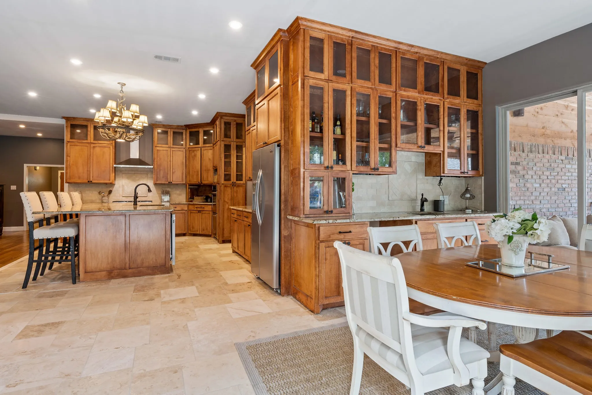 Single Family Residence For Rent in Tarrant County , 2413 Taylor Street, Southlake, Texas 76092, 4 Bedroom, 3 Bathroom, 2 Garage spaces, 3,166 Sqft, built in 1984, mls#21328828, Real Estate Agent in Southlake, Homes For Rent in Tarrant county, Homes For Rent in Southlake, Realtor in Southlake Texas, Real Estate Brokerage Independent Realty Texas, Luminita Cordes Realtor