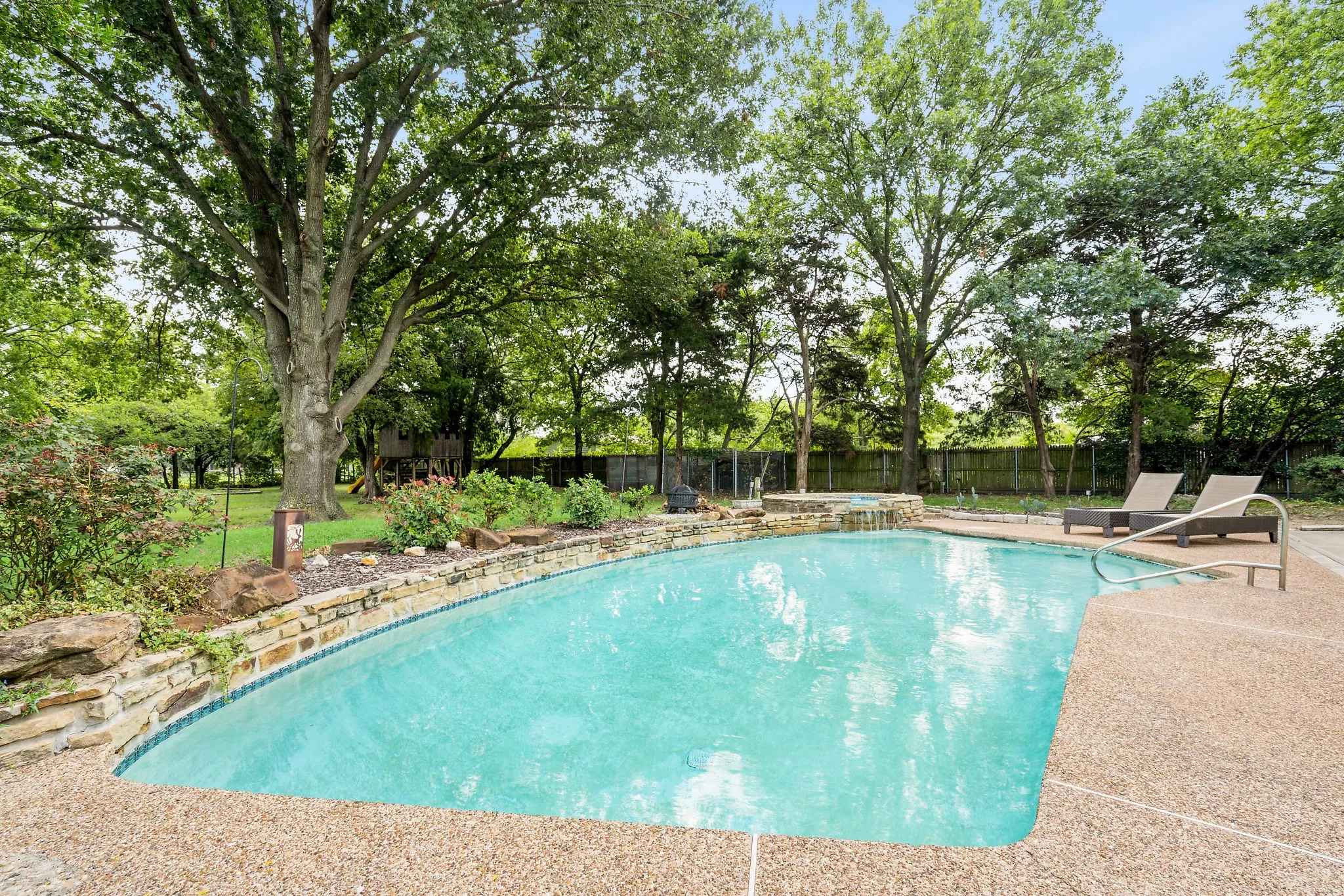 Single Family Residence For Rent in Tarrant County , 2413 Taylor Street, Southlake, Texas 76092, 4 Bedroom, 3 Bathroom, 2 Garage spaces, 3,166 Sqft, built in 1984, mls#21328828, Real Estate Agent in Southlake, Homes For Rent in Tarrant county, Homes For Rent in Southlake, Realtor in Southlake Texas, Real Estate Brokerage Independent Realty Texas, Luminita Cordes Realtor