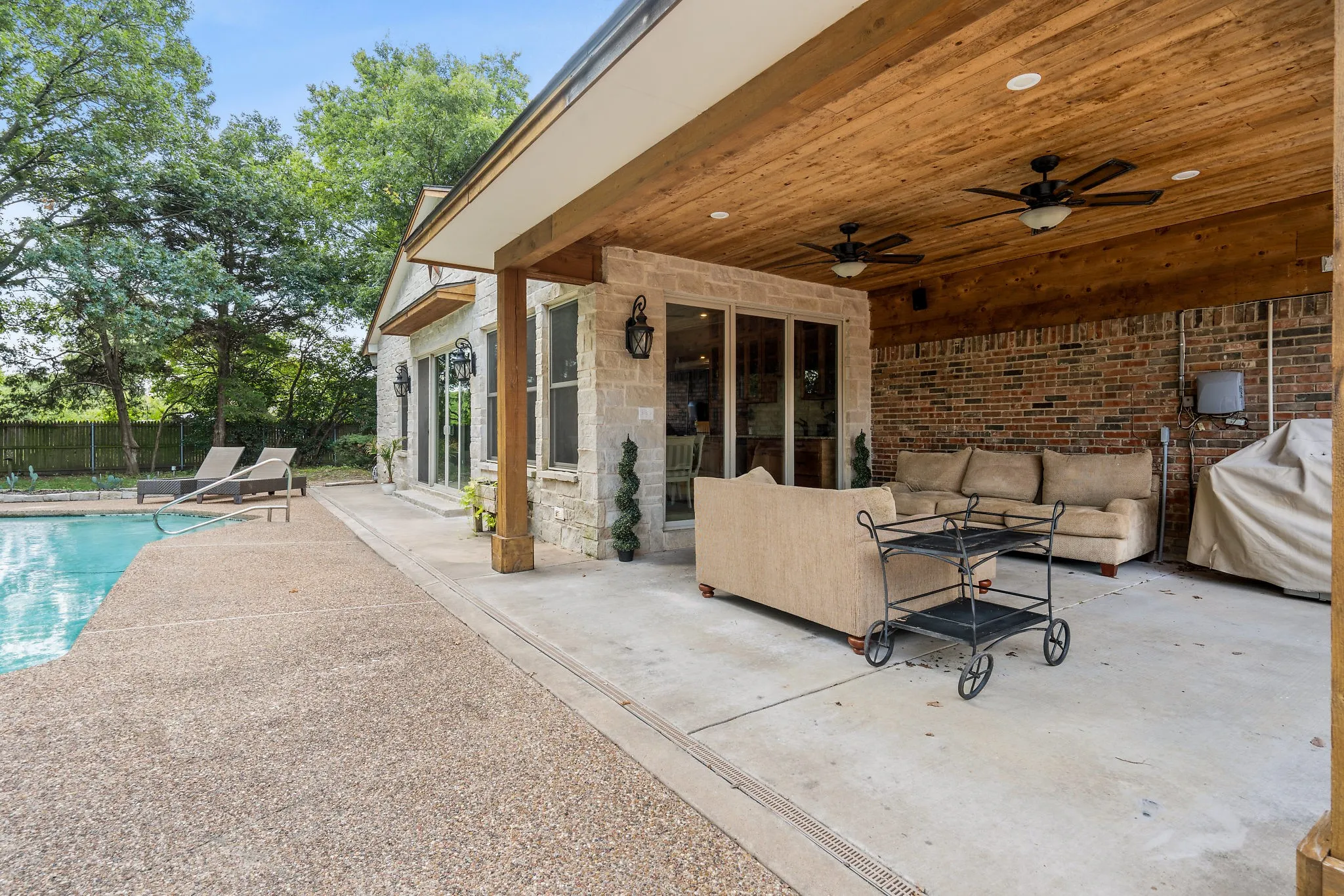 Single Family Residence For Rent in Tarrant County , 2413 Taylor Street, Southlake, Texas 76092, 4 Bedroom, 3 Bathroom, 2 Garage spaces, 3,166 Sqft, built in 1984, mls#21328828, Real Estate Agent in Southlake, Homes For Rent in Tarrant county, Homes For Rent in Southlake, Realtor in Southlake Texas, Real Estate Brokerage Independent Realty Texas, Luminita Cordes Realtor