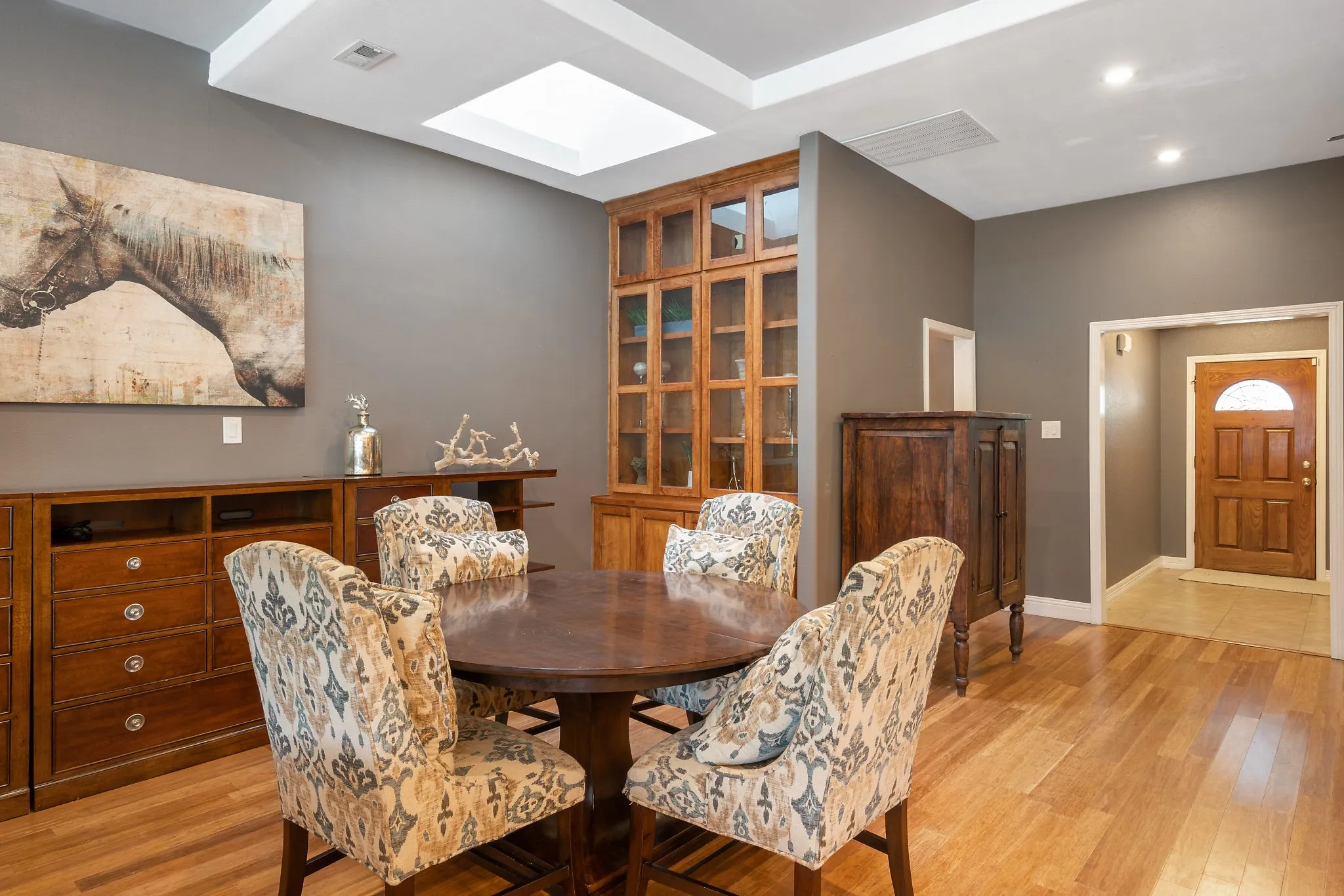 Single Family Residence For Rent in Tarrant County , 2413 Taylor Street, Southlake, Texas 76092, 4 Bedroom, 3 Bathroom, 2 Garage spaces, 3,166 Sqft, built in 1984, mls#21328828, Real Estate Agent in Southlake, Homes For Rent in Tarrant county, Homes For Rent in Southlake, Realtor in Southlake Texas, Real Estate Brokerage Independent Realty Texas, Luminita Cordes Realtor