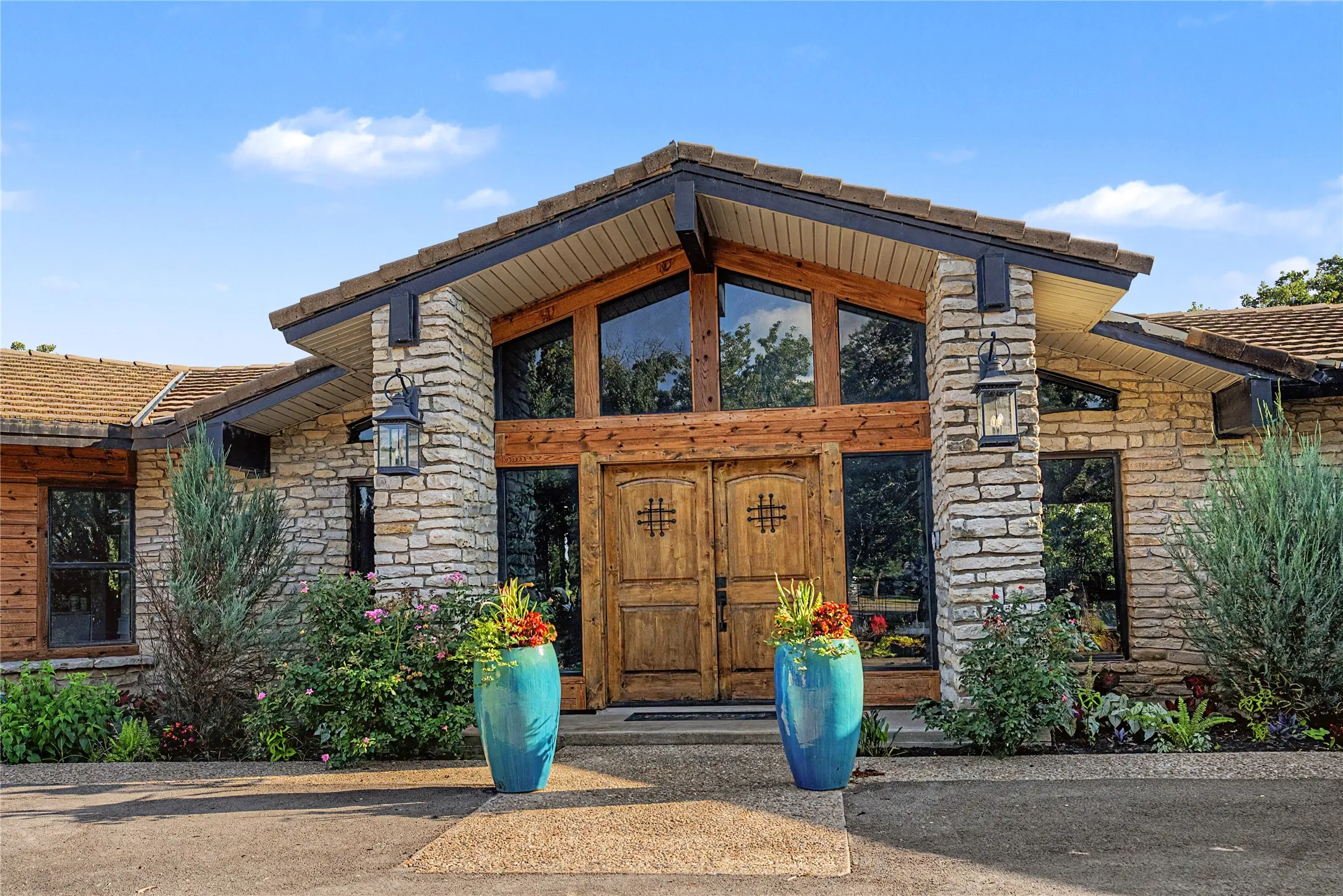 Single Family Residence For Sale in Palo Pinto County , 80342 Interstate 20, Gordon, Texas 76453, 3 Bedrooms, 3 Bathrooms, 2 Garage spaces, 4,196 Sqft, built in 1984, Price $1,450,000, mls#21329114, Real Estate Agent in Gordon, Homes For Sale in Palo Pinto county, Homes For Sale in Gordon, Realtor in Gordon Texas, Real Estate Brokerage Independent Realty Texas, Luminita Cordes Realtor