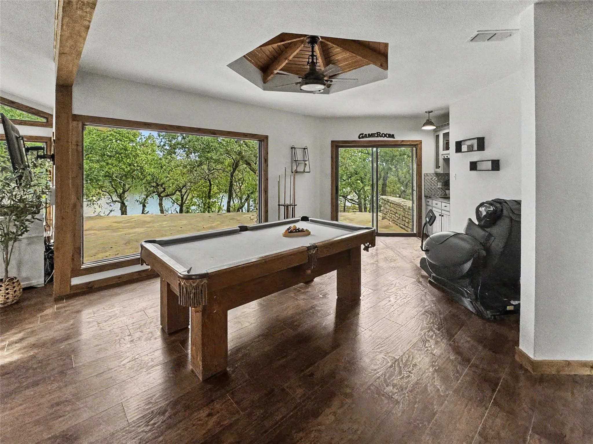 Single Family Residence For Sale in Palo Pinto County , 80342 Interstate 20, Gordon, Texas 76453, 3 Bedrooms, 3 Bathrooms, 2 Garage spaces, 4,196 Sqft, built in 1984, Price $1,450,000, mls#21329114, Real Estate Agent in Gordon, Homes For Sale in Palo Pinto county, Homes For Sale in Gordon, Realtor in Gordon Texas, Real Estate Brokerage Independent Realty Texas, Luminita Cordes Realtor