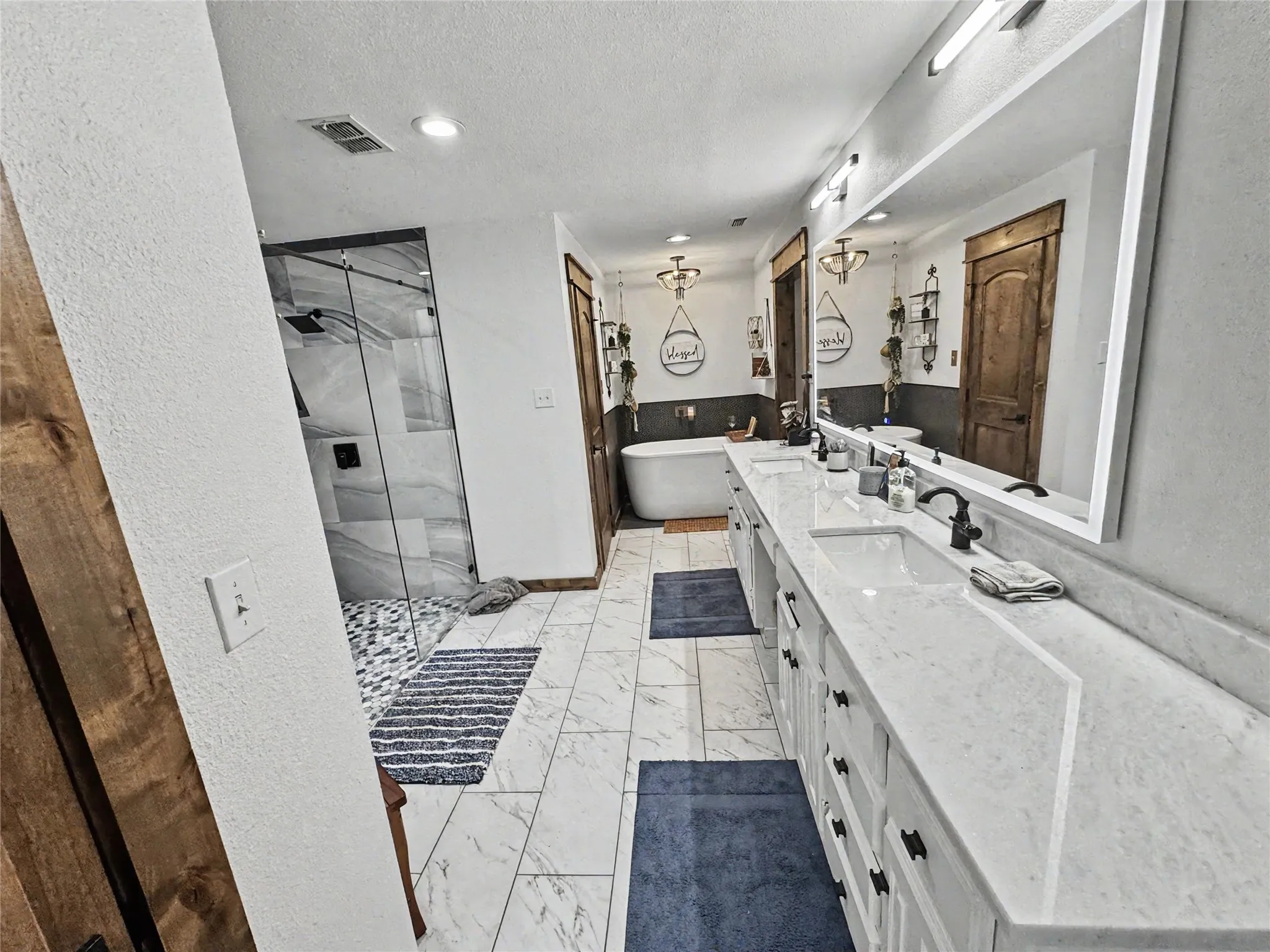 Single Family Residence For Sale in Palo Pinto County , 80342 Interstate 20, Gordon, Texas 76453, 3 Bedrooms, 3 Bathrooms, 2 Garage spaces, 4,196 Sqft, built in 1984, Price $1,450,000, mls#21329114, Real Estate Agent in Gordon, Homes For Sale in Palo Pinto county, Homes For Sale in Gordon, Realtor in Gordon Texas, Real Estate Brokerage Independent Realty Texas, Luminita Cordes Realtor