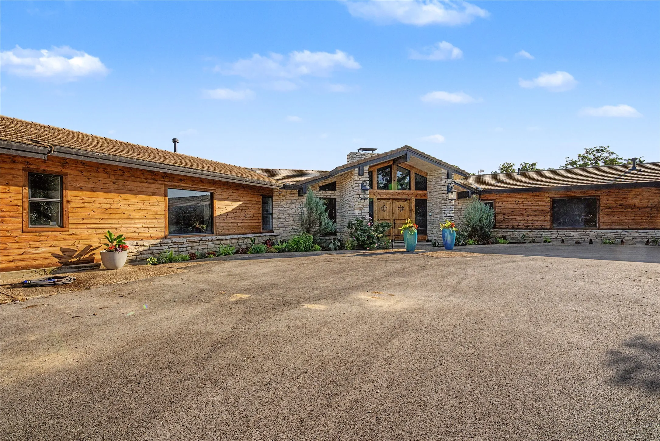 Single Family Residence For Sale in Palo Pinto County , 80342 Interstate 20, Gordon, Texas 76453, 3 Bedrooms, 3 Bathrooms, 2 Garage spaces, 4,196 Sqft, built in 1984, Price $1,450,000, mls#21329114, Real Estate Agent in Gordon, Homes For Sale in Palo Pinto county, Homes For Sale in Gordon, Realtor in Gordon Texas, Real Estate Brokerage Independent Realty Texas, Luminita Cordes Realtor