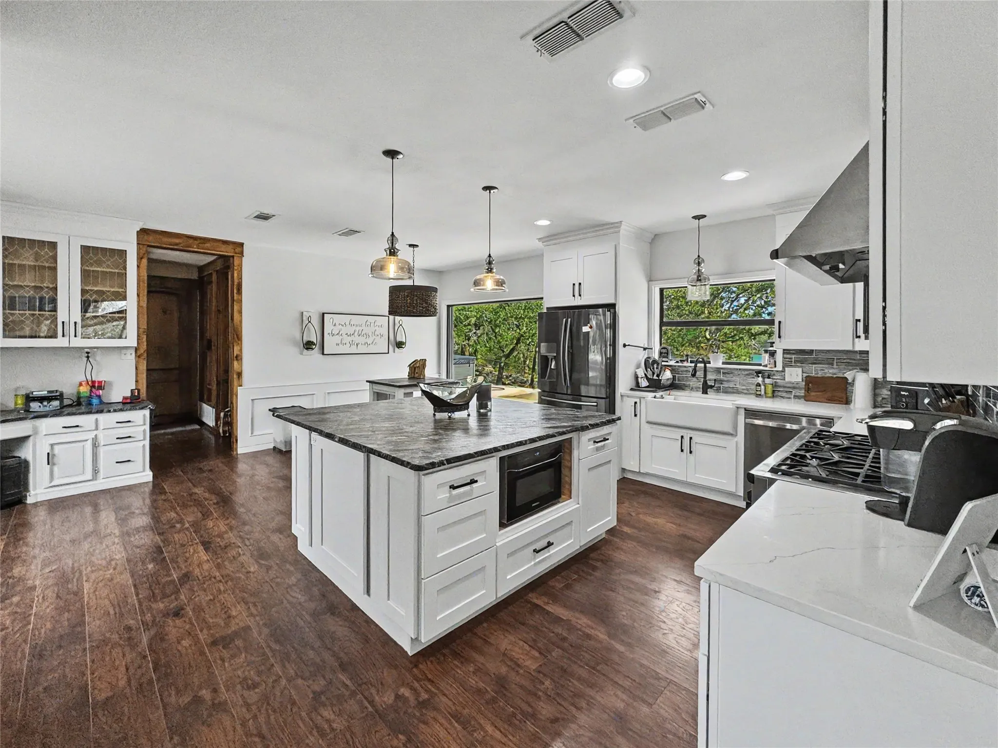 Single Family Residence For Sale in Palo Pinto County , 80342 Interstate 20, Gordon, Texas 76453, 3 Bedrooms, 3 Bathrooms, 2 Garage spaces, 4,196 Sqft, built in 1984, Price $1,450,000, mls#21329114, Real Estate Agent in Gordon, Homes For Sale in Palo Pinto county, Homes For Sale in Gordon, Realtor in Gordon Texas, Real Estate Brokerage Independent Realty Texas, Luminita Cordes Realtor