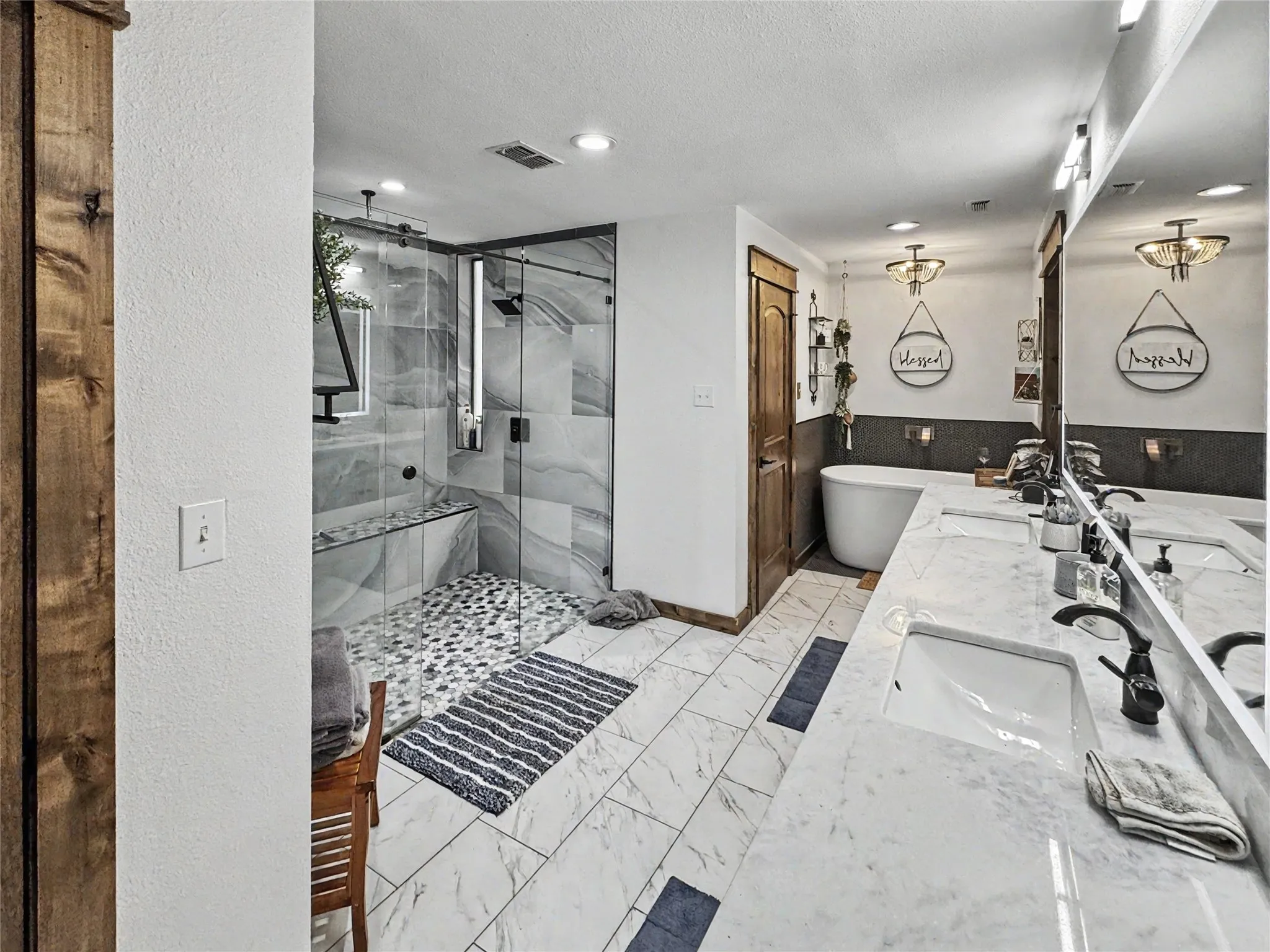 Single Family Residence For Sale in Palo Pinto County , 80342 Interstate 20, Gordon, Texas 76453, 3 Bedrooms, 3 Bathrooms, 2 Garage spaces, 4,196 Sqft, built in 1984, Price $1,450,000, mls#21329114, Real Estate Agent in Gordon, Homes For Sale in Palo Pinto county, Homes For Sale in Gordon, Realtor in Gordon Texas, Real Estate Brokerage Independent Realty Texas, Luminita Cordes Realtor