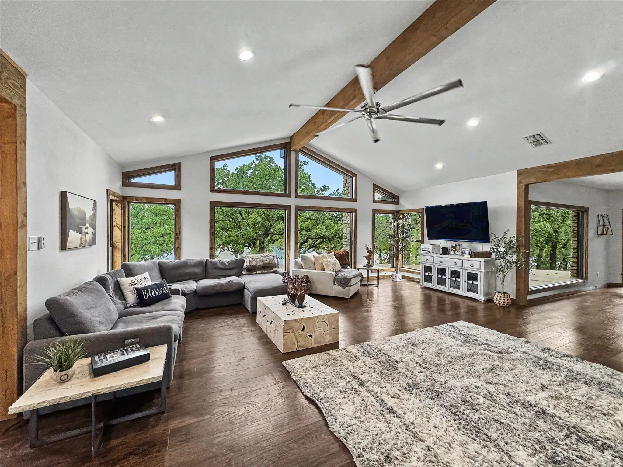 Single Family Residence For Sale in Palo Pinto County , 80342 Interstate 20, Gordon, Texas 76453, 3 Bedrooms, 3 Bathrooms, 2 Garage spaces, 4,196 Sqft, built in 1984, Price $1,450,000, mls#21329114, Real Estate Agent in Gordon, Homes For Sale in Palo Pinto county, Homes For Sale in Gordon, Realtor in Gordon Texas, Real Estate Brokerage Independent Realty Texas, Luminita Cordes Realtor