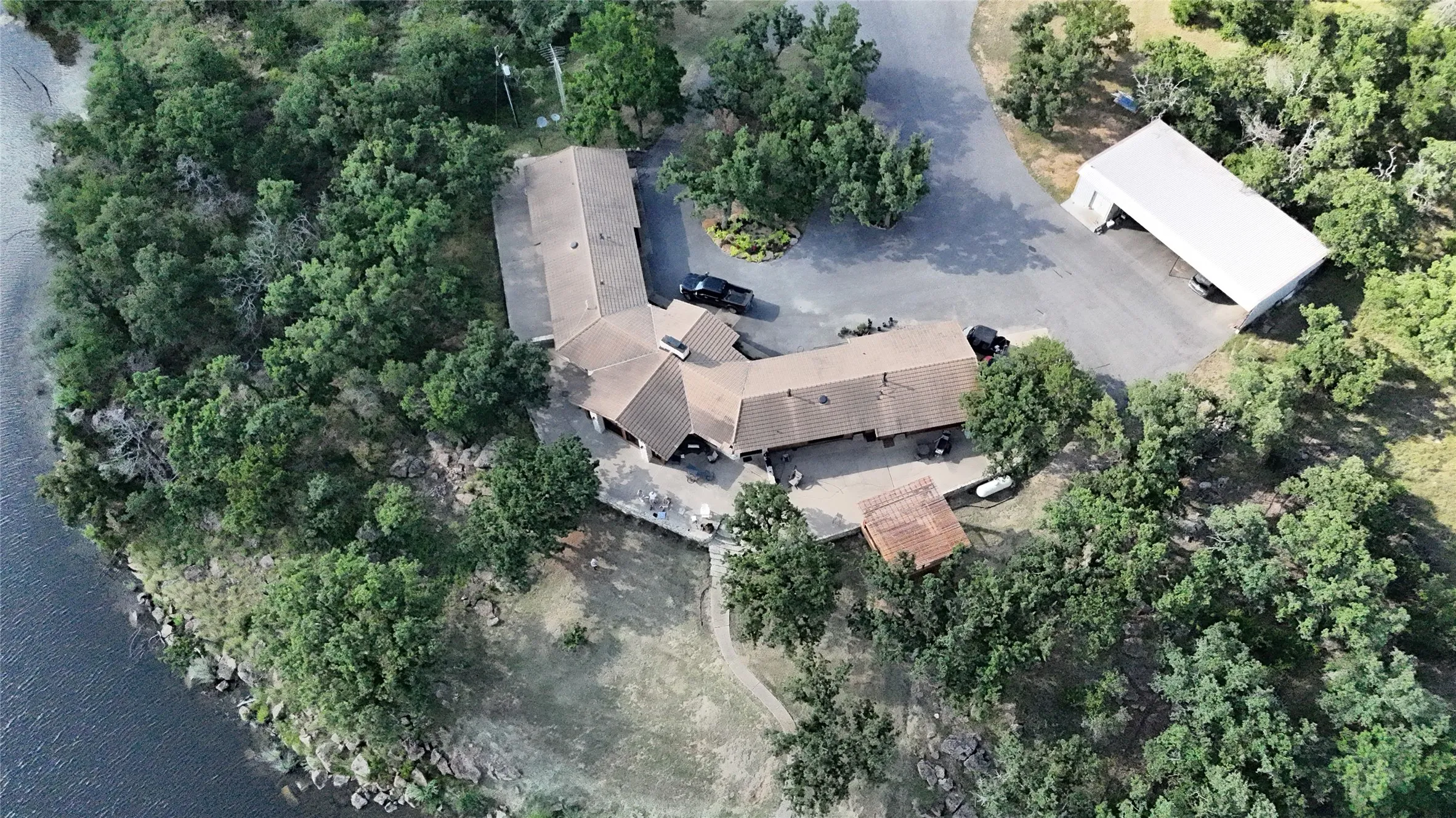 Single Family Residence For Sale in Palo Pinto County , 80342 Interstate 20, Gordon, Texas 76453, 3 Bedrooms, 3 Bathrooms, 2 Garage spaces, 4,196 Sqft, built in 1984, Price $1,450,000, mls#21329114, Real Estate Agent in Gordon, Homes For Sale in Palo Pinto county, Homes For Sale in Gordon, Realtor in Gordon Texas, Real Estate Brokerage Independent Realty Texas, Luminita Cordes Realtor