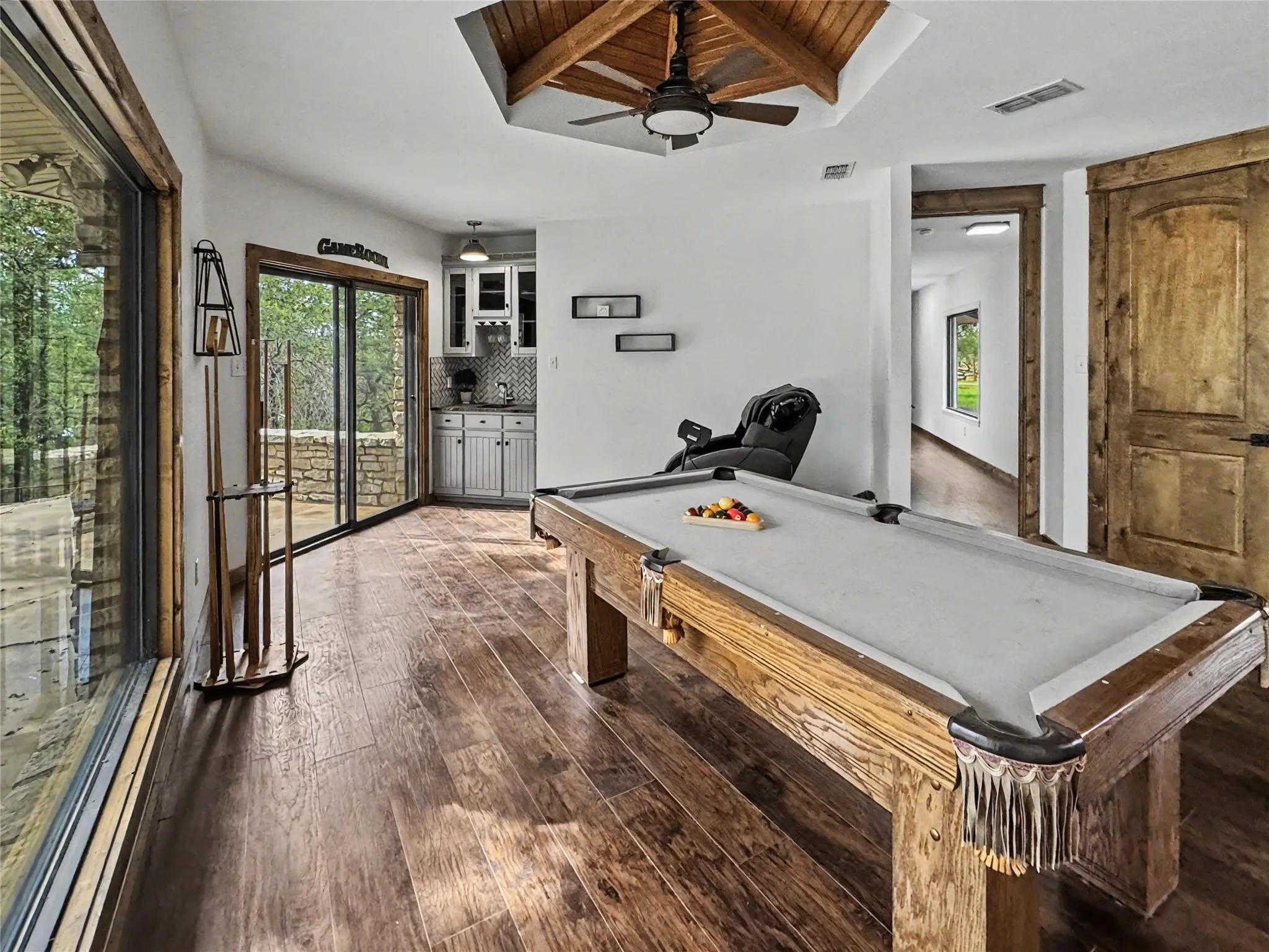 Single Family Residence For Sale in Palo Pinto County , 80342 Interstate 20, Gordon, Texas 76453, 3 Bedrooms, 3 Bathrooms, 2 Garage spaces, 4,196 Sqft, built in 1984, Price $1,450,000, mls#21329114, Real Estate Agent in Gordon, Homes For Sale in Palo Pinto county, Homes For Sale in Gordon, Realtor in Gordon Texas, Real Estate Brokerage Independent Realty Texas, Luminita Cordes Realtor