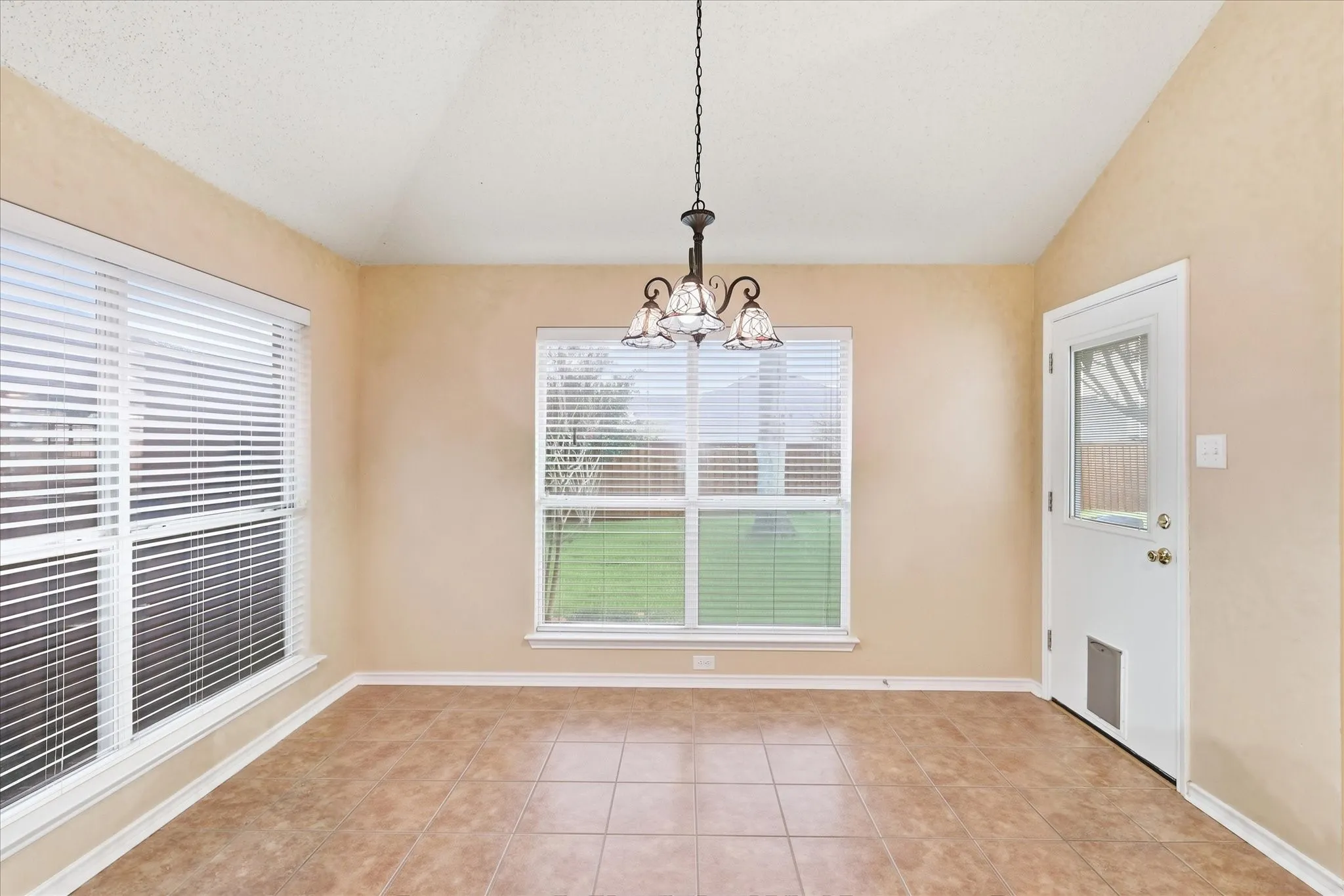 Single Family Residence For Sale in Dallas County , 3520 Cedar Creek Lane, Sachse, Texas 75048, 4 Bedroom, 2 Bathroom, 2 Garage spaces, 2,359 Sqft, built in 2003, mls#21327901, Real Estate Agent in Sachse, Homes For Sale in Dallas county, Homes For Sale in Sachse, Realtor in Sachse Texas, Real Estate Brokerage Independent Realty Texas, Luminita Cordes Realtor