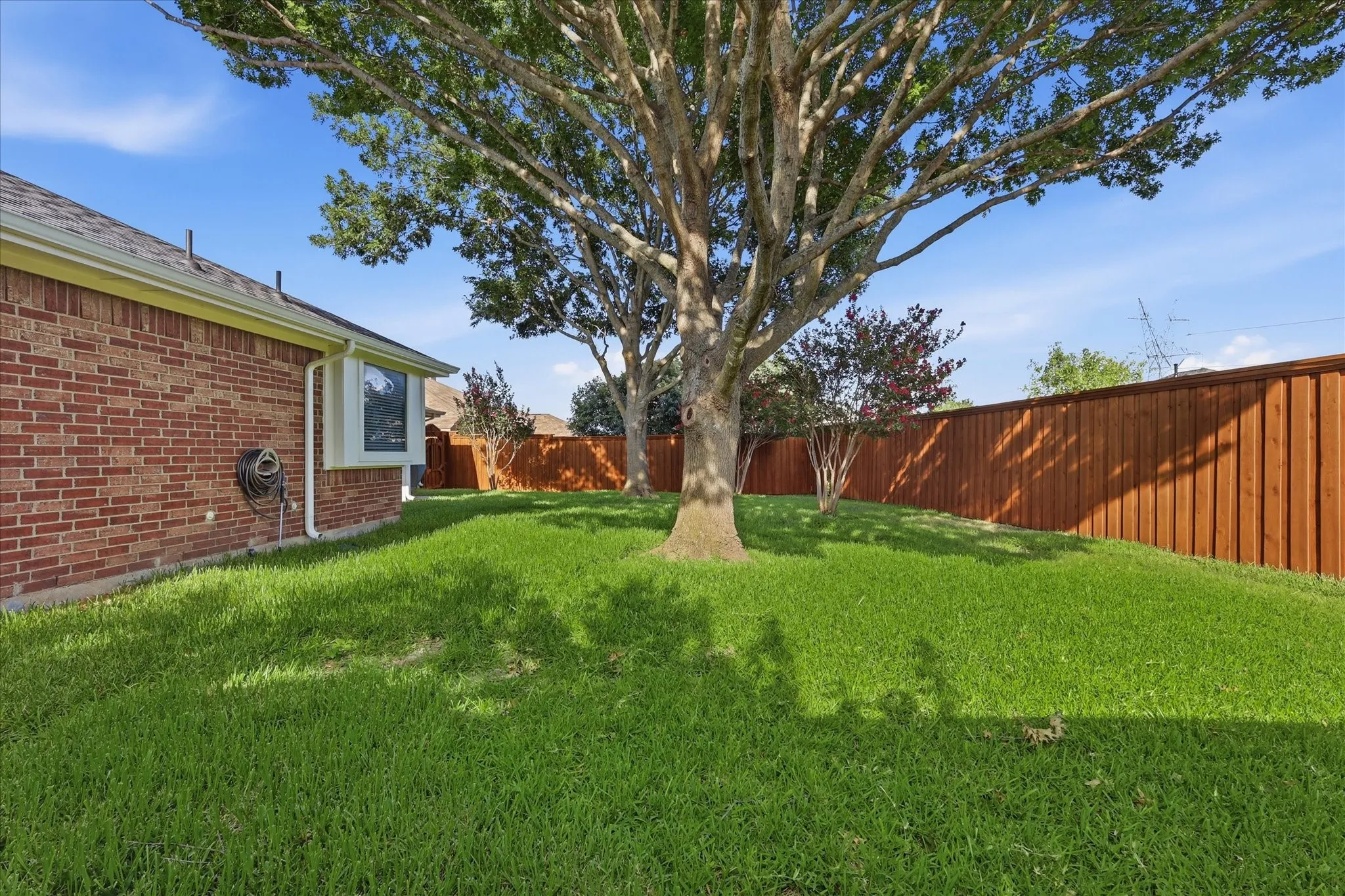 Single Family Residence For Sale in Dallas County , 3520 Cedar Creek Lane, Sachse, Texas 75048, 4 Bedroom, 2 Bathroom, 2 Garage spaces, 2,359 Sqft, built in 2003, mls#21327901, Real Estate Agent in Sachse, Homes For Sale in Dallas county, Homes For Sale in Sachse, Realtor in Sachse Texas, Real Estate Brokerage Independent Realty Texas, Luminita Cordes Realtor