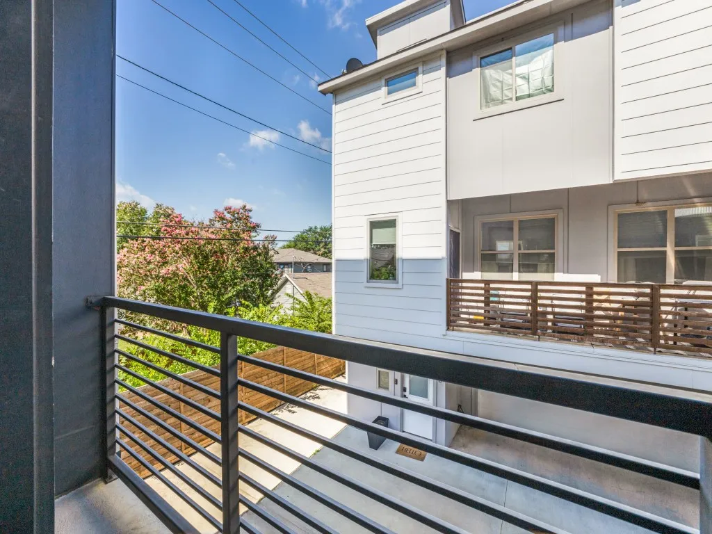 Townhouse For Rent in Dallas County , 5714 Bryan Parkway D, Dallas, Texas 75206, 2 Bedroom, 3 Bathroom, 2 Garage spaces, 1,898 Sqft, built in 2015, mls#21329120, Real Estate Agent in Dallas, Homes For Rent in Dallas county, Homes For Rent in Dallas, Realtor in Dallas Texas, Real Estate Brokerage Independent Realty Texas, Luminita Cordes Realtor