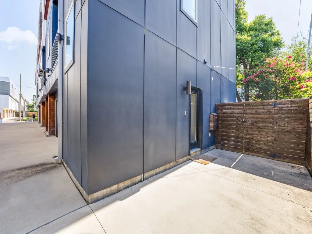 Townhouse For Rent in Dallas County , 5714 Bryan Parkway D, Dallas, Texas 75206, 2 Bedroom, 3 Bathroom, 2 Garage spaces, 1,898 Sqft, built in 2015, mls#21329120, Real Estate Agent in Dallas, Homes For Rent in Dallas county, Homes For Rent in Dallas, Realtor in Dallas Texas, Real Estate Brokerage Independent Realty Texas, Luminita Cordes Realtor