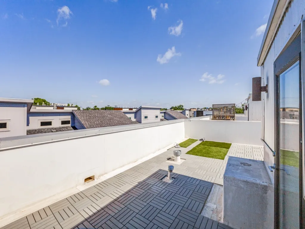 Townhouse For Rent in Dallas County , 5714 Bryan Parkway D, Dallas, Texas 75206, 2 Bedroom, 3 Bathroom, 2 Garage spaces, 1,898 Sqft, built in 2015, mls#21329120, Real Estate Agent in Dallas, Homes For Rent in Dallas county, Homes For Rent in Dallas, Realtor in Dallas Texas, Real Estate Brokerage Independent Realty Texas, Luminita Cordes Realtor