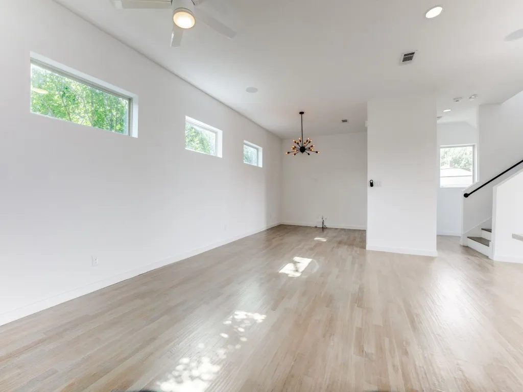 Townhouse For Rent in Dallas County , 5714 Bryan Parkway D, Dallas, Texas 75206, 2 Bedroom, 3 Bathroom, 2 Garage spaces, 1,898 Sqft, built in 2015, mls#21329120, Real Estate Agent in Dallas, Homes For Rent in Dallas county, Homes For Rent in Dallas, Realtor in Dallas Texas, Real Estate Brokerage Independent Realty Texas, Luminita Cordes Realtor