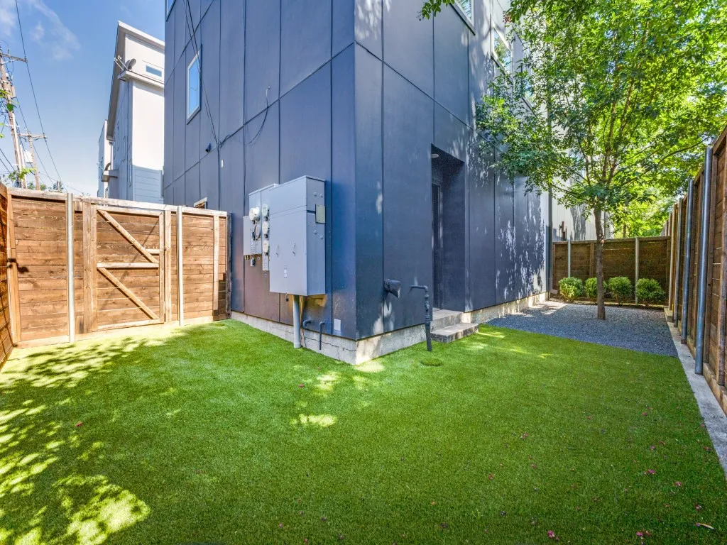 Townhouse For Rent in Dallas County , 5714 Bryan Parkway D, Dallas, Texas 75206, 2 Bedroom, 3 Bathroom, 2 Garage spaces, 1,898 Sqft, built in 2015, mls#21329120, Real Estate Agent in Dallas, Homes For Rent in Dallas county, Homes For Rent in Dallas, Realtor in Dallas Texas, Real Estate Brokerage Independent Realty Texas, Luminita Cordes Realtor