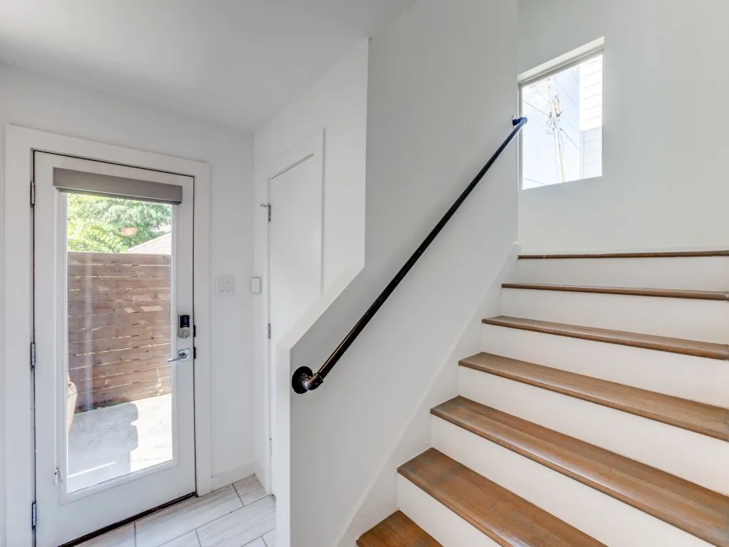 Townhouse For Rent in Dallas County , 5714 Bryan Parkway D, Dallas, Texas 75206, 2 Bedroom, 3 Bathroom, 2 Garage spaces, 1,898 Sqft, built in 2015, mls#21329120, Real Estate Agent in Dallas, Homes For Rent in Dallas county, Homes For Rent in Dallas, Realtor in Dallas Texas, Real Estate Brokerage Independent Realty Texas, Luminita Cordes Realtor