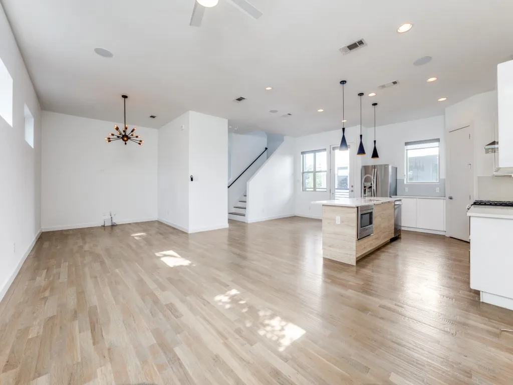 Townhouse For Rent in Dallas County , 5714 Bryan Parkway D, Dallas, Texas 75206, 2 Bedroom, 3 Bathroom, 2 Garage spaces, 1,898 Sqft, built in 2015, mls#21329120, Real Estate Agent in Dallas, Homes For Rent in Dallas county, Homes For Rent in Dallas, Realtor in Dallas Texas, Real Estate Brokerage Independent Realty Texas, Luminita Cordes Realtor