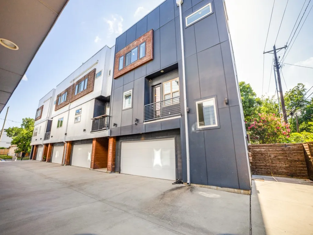 Townhouse For Rent in Dallas County , 5714 Bryan Parkway D, Dallas, Texas 75206, 2 Bedroom, 3 Bathroom, 2 Garage spaces, 1,898 Sqft, built in 2015, mls#21329120, Real Estate Agent in Dallas, Homes For Rent in Dallas county, Homes For Rent in Dallas, Realtor in Dallas Texas, Real Estate Brokerage Independent Realty Texas, Luminita Cordes Realtor
