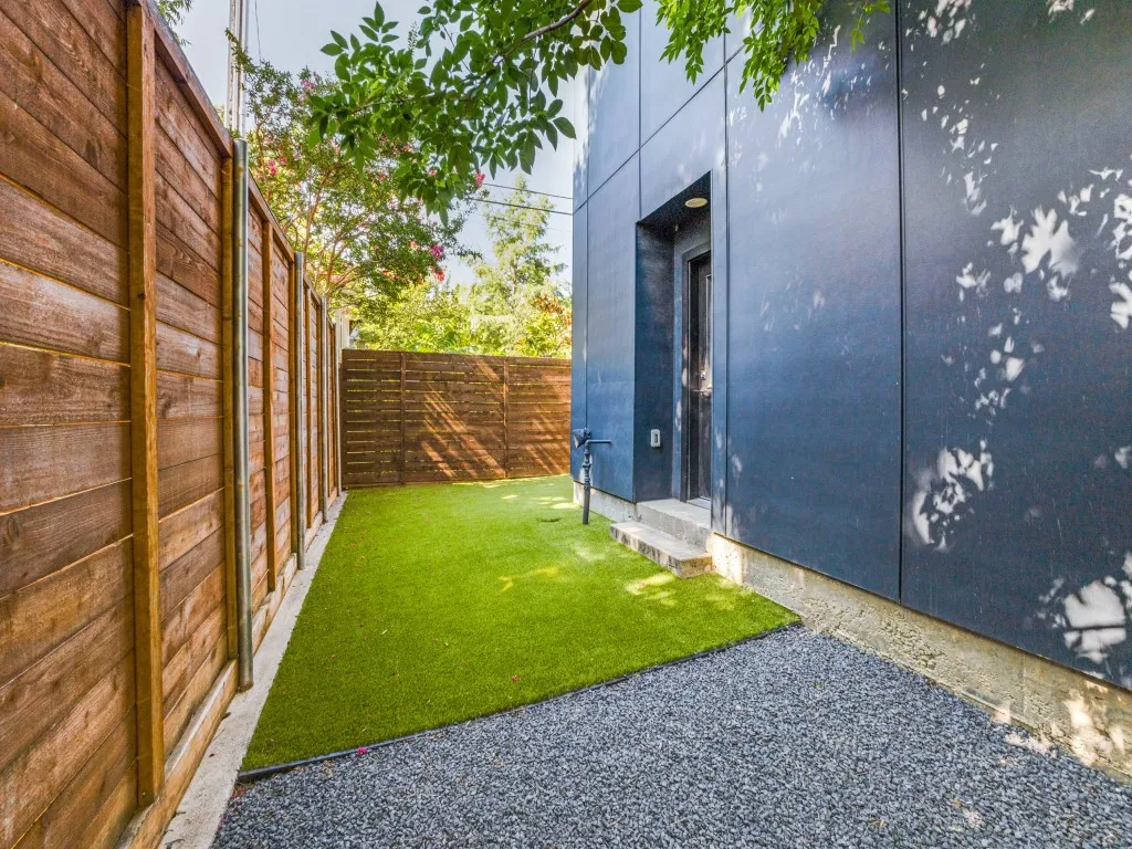 Townhouse For Rent in Dallas County , 5714 Bryan Parkway D, Dallas, Texas 75206, 2 Bedroom, 3 Bathroom, 2 Garage spaces, 1,898 Sqft, built in 2015, mls#21329120, Real Estate Agent in Dallas, Homes For Rent in Dallas county, Homes For Rent in Dallas, Realtor in Dallas Texas, Real Estate Brokerage Independent Realty Texas, Luminita Cordes Realtor