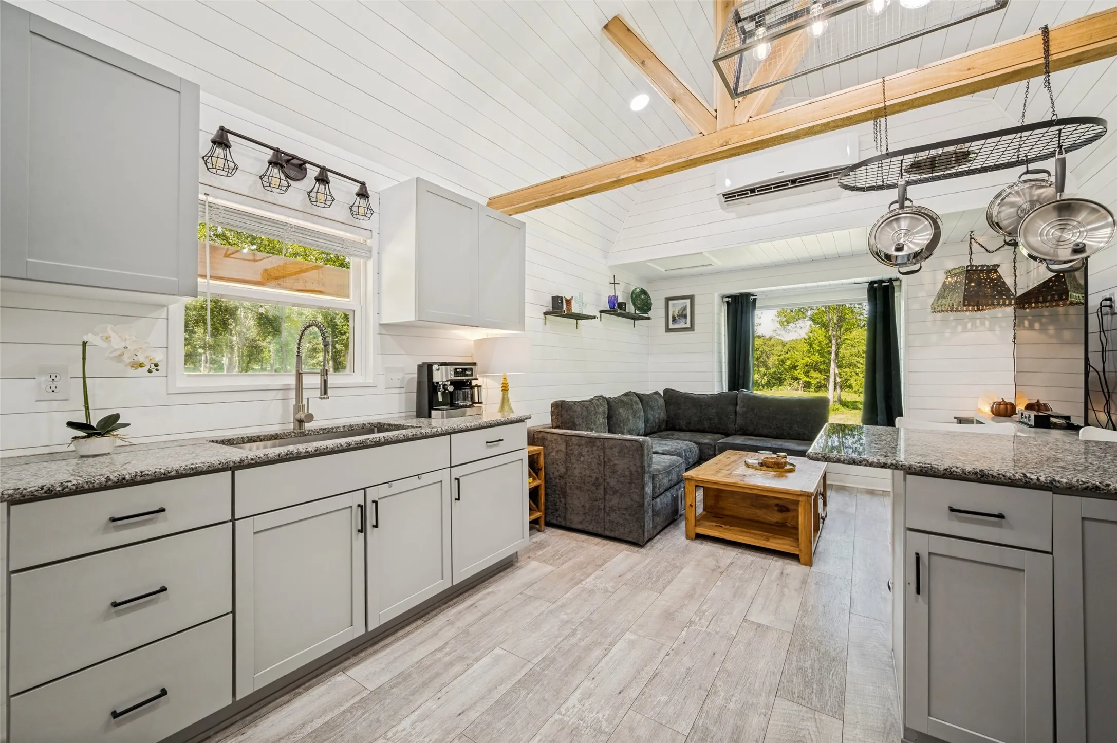 Single Family Residence For Sale in Grayson County , 555 Yowell Hill Road, Tom Bean, Texas 75491, 1 Bedroom, 2 Bathroom, Garage spaces, 985 Sqft, built in 2020, mls#21329109, Real Estate Agent in Tom Bean, Homes For Sale in Grayson county, Homes For Sale in Tom Bean, Realtor in Tom Bean Texas, Real Estate Brokerage Independent Realty Texas, Luminita Cordes Realtor