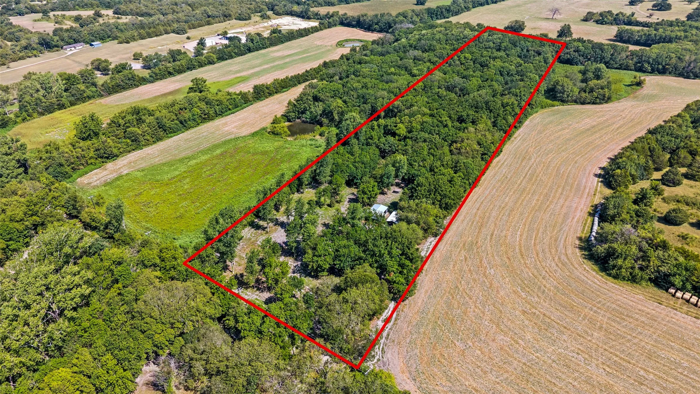 Single Family Residence For Sale in Grayson County , 555 Yowell Hill Road, Tom Bean, Texas 75491, 1 Bedroom, 2 Bathroom, Garage spaces, 985 Sqft, built in 2020, mls#21329109, Real Estate Agent in Tom Bean, Homes For Sale in Grayson county, Homes For Sale in Tom Bean, Realtor in Tom Bean Texas, Real Estate Brokerage Independent Realty Texas, Luminita Cordes Realtor