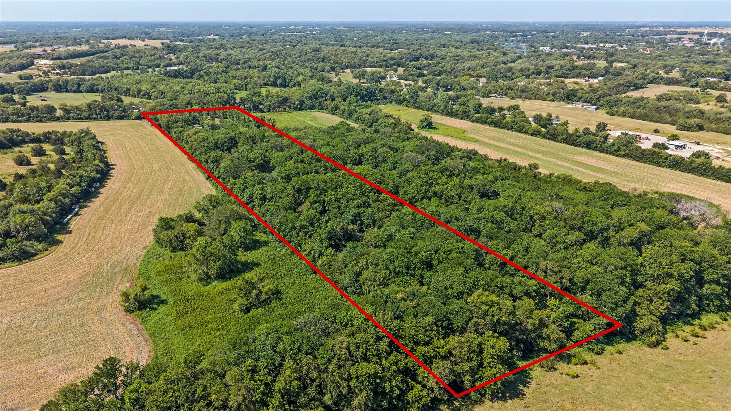Single Family Residence For Sale in Grayson County , 555 Yowell Hill Road, Tom Bean, Texas 75491, 1 Bedroom, 2 Bathroom, Garage spaces, 985 Sqft, built in 2020, mls#21329109, Real Estate Agent in Tom Bean, Homes For Sale in Grayson county, Homes For Sale in Tom Bean, Realtor in Tom Bean Texas, Real Estate Brokerage Independent Realty Texas, Luminita Cordes Realtor