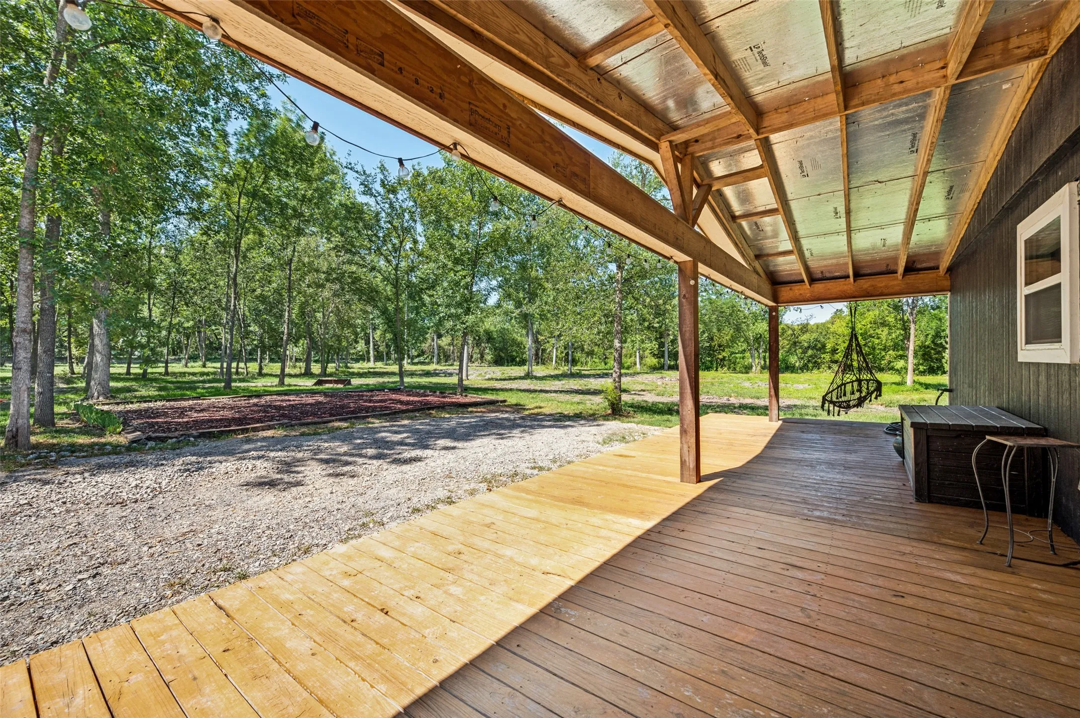 Single Family Residence For Sale in Grayson County , 555 Yowell Hill Road, Tom Bean, Texas 75491, 1 Bedroom, 2 Bathroom, Garage spaces, 985 Sqft, built in 2020, mls#21329109, Real Estate Agent in Tom Bean, Homes For Sale in Grayson county, Homes For Sale in Tom Bean, Realtor in Tom Bean Texas, Real Estate Brokerage Independent Realty Texas, Luminita Cordes Realtor