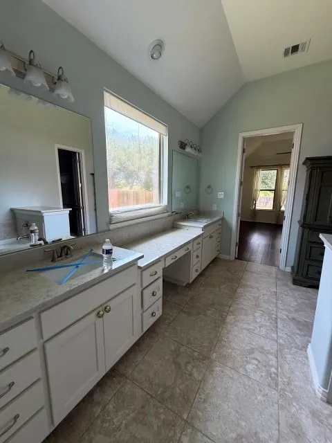 Single Family Residence For Sale in Travis County , 22224 Cape Travis Bend, Lago Vista, Texas 78645, 5 Bedroom, 4 Bathroom, 3 Garage spaces, 4,049 Sqft, built in 2014, mls#21329122, Real Estate Agent in Lago Vista, Homes For Sale in Travis county, Homes For Sale in Lago Vista, Realtor in Lago Vista Texas, Real Estate Brokerage Independent Realty Texas, Luminita Cordes Realtor