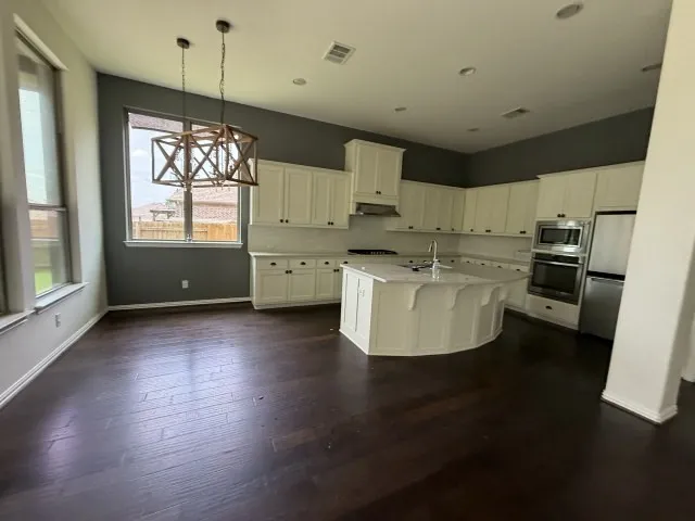 Single Family Residence For Sale in Travis County , 22224 Cape Travis Bend, Lago Vista, Texas 78645, 5 Bedroom, 4 Bathroom, 3 Garage spaces, 4,049 Sqft, built in 2014, mls#21329122, Real Estate Agent in Lago Vista, Homes For Sale in Travis county, Homes For Sale in Lago Vista, Realtor in Lago Vista Texas, Real Estate Brokerage Independent Realty Texas, Luminita Cordes Realtor
