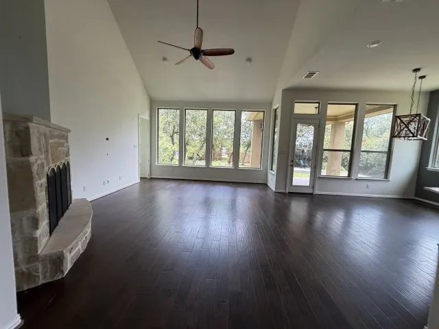 Single Family Residence For Sale in Travis County , 22224 Cape Travis Bend, Lago Vista, Texas 78645, 5 Bedroom, 4 Bathroom, 3 Garage spaces, 4,049 Sqft, built in 2014, mls#21329122, Real Estate Agent in Lago Vista, Homes For Sale in Travis county, Homes For Sale in Lago Vista, Realtor in Lago Vista Texas, Real Estate Brokerage Independent Realty Texas, Luminita Cordes Realtor