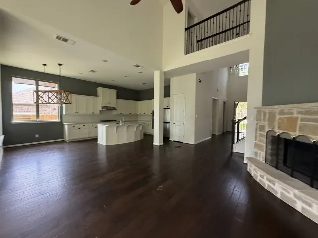 Single Family Residence For Sale in Travis County , 22224 Cape Travis Bend, Lago Vista, Texas 78645, 5 Bedroom, 4 Bathroom, 3 Garage spaces, 4,049 Sqft, built in 2014, mls#21329122, Real Estate Agent in Lago Vista, Homes For Sale in Travis county, Homes For Sale in Lago Vista, Realtor in Lago Vista Texas, Real Estate Brokerage Independent Realty Texas, Luminita Cordes Realtor