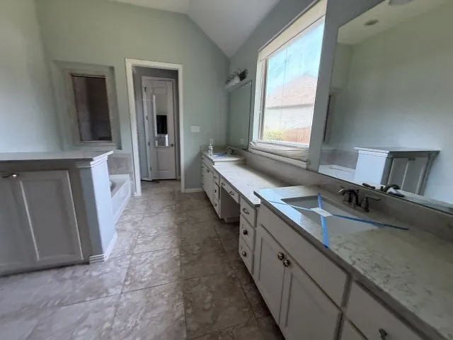 Single Family Residence For Sale in Travis County , 22224 Cape Travis Bend, Lago Vista, Texas 78645, 5 Bedroom, 4 Bathroom, 3 Garage spaces, 4,049 Sqft, built in 2014, mls#21329122, Real Estate Agent in Lago Vista, Homes For Sale in Travis county, Homes For Sale in Lago Vista, Realtor in Lago Vista Texas, Real Estate Brokerage Independent Realty Texas, Luminita Cordes Realtor