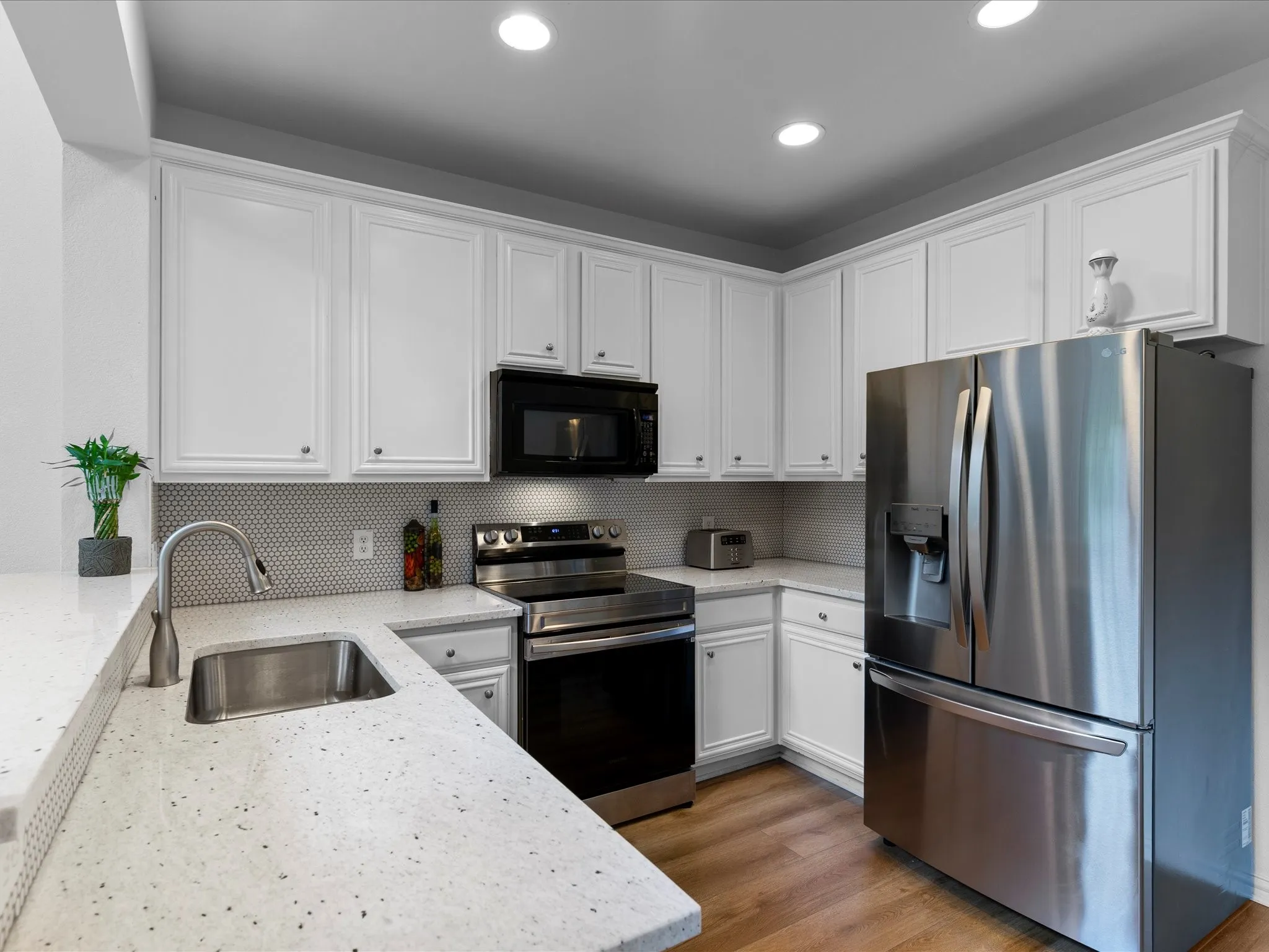 Townhouse For Sale in Tarrant County , 3106 Bedford Road, Bedford, Texas 76021, 2 Bedroom, 2 Bathroom, 2 Garage spaces, 1,216 Sqft, built in 2008, mls#21328980, Real Estate Agent in Bedford, Homes For Sale in Tarrant county, Homes For Sale in Bedford, Realtor in Bedford Texas, Real Estate Brokerage Independent Realty Texas, Luminita Cordes Realtor
