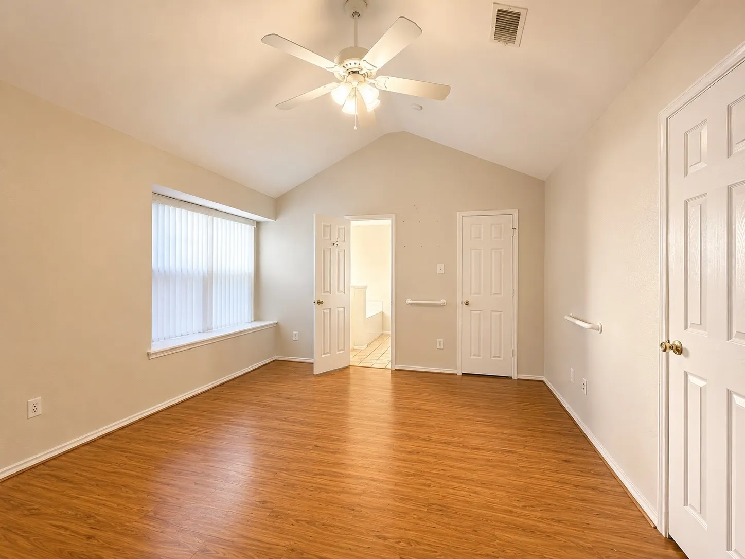 Vaulted ceiling with a ceiling fan and light fixture